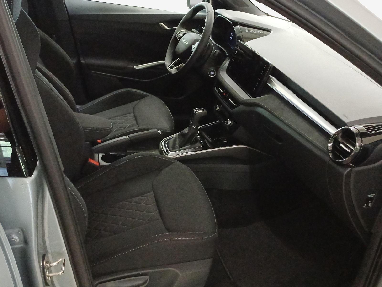 SKODA Fabia 1.5 TSI Dynamic DSG-image-15
