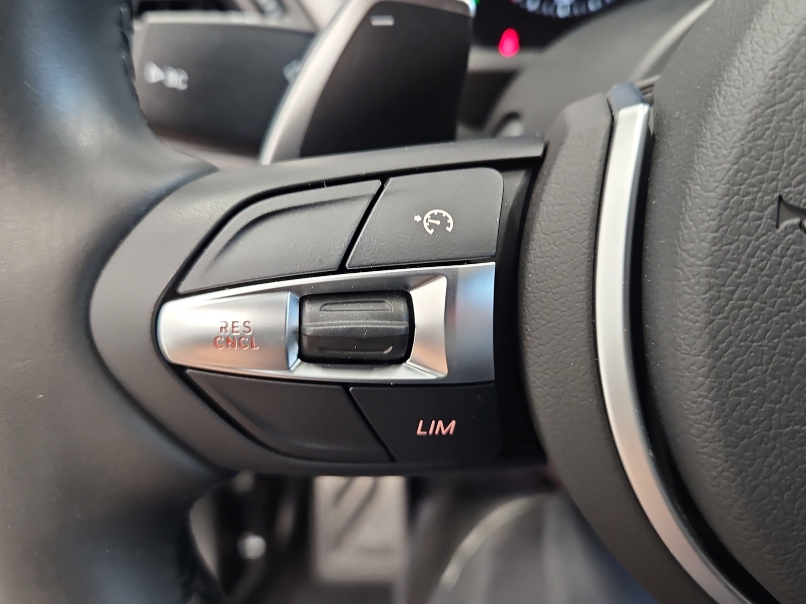 BMW X1 xDrive 20i M Sport-image-16