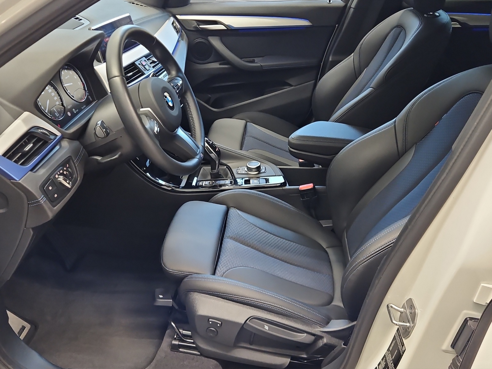 BMW X1 xDrive 20i M Sport-image-9