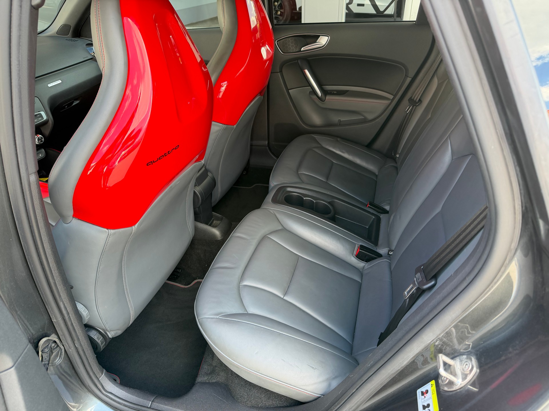 AUDI S1 Sportback 2.0 TFSI Sport quattro-image-10