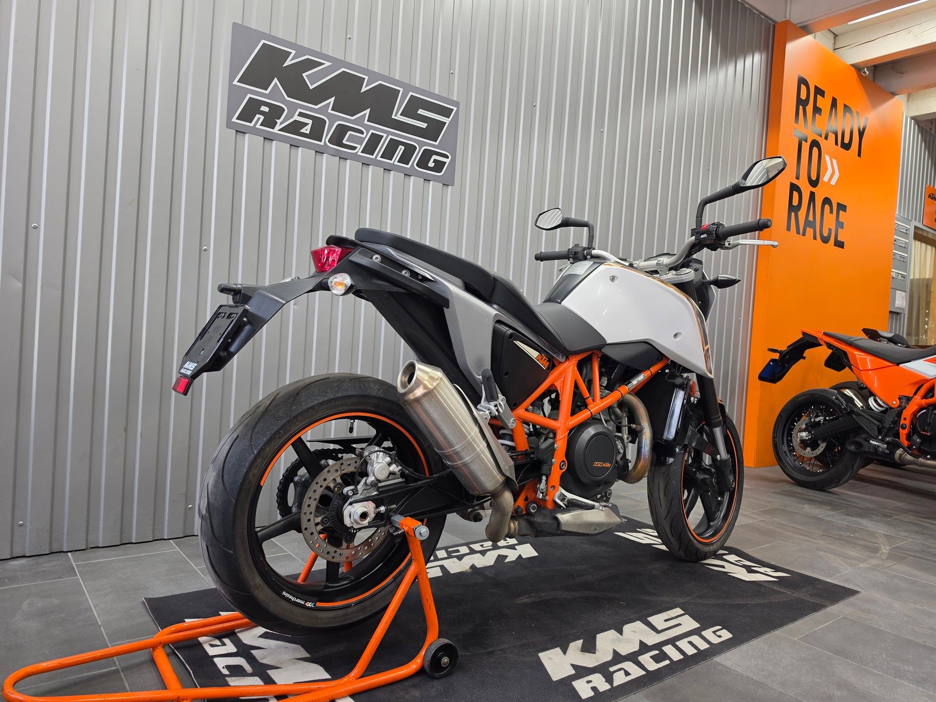 KTM 690 Duke ABS (35kW)-showroom-element-2