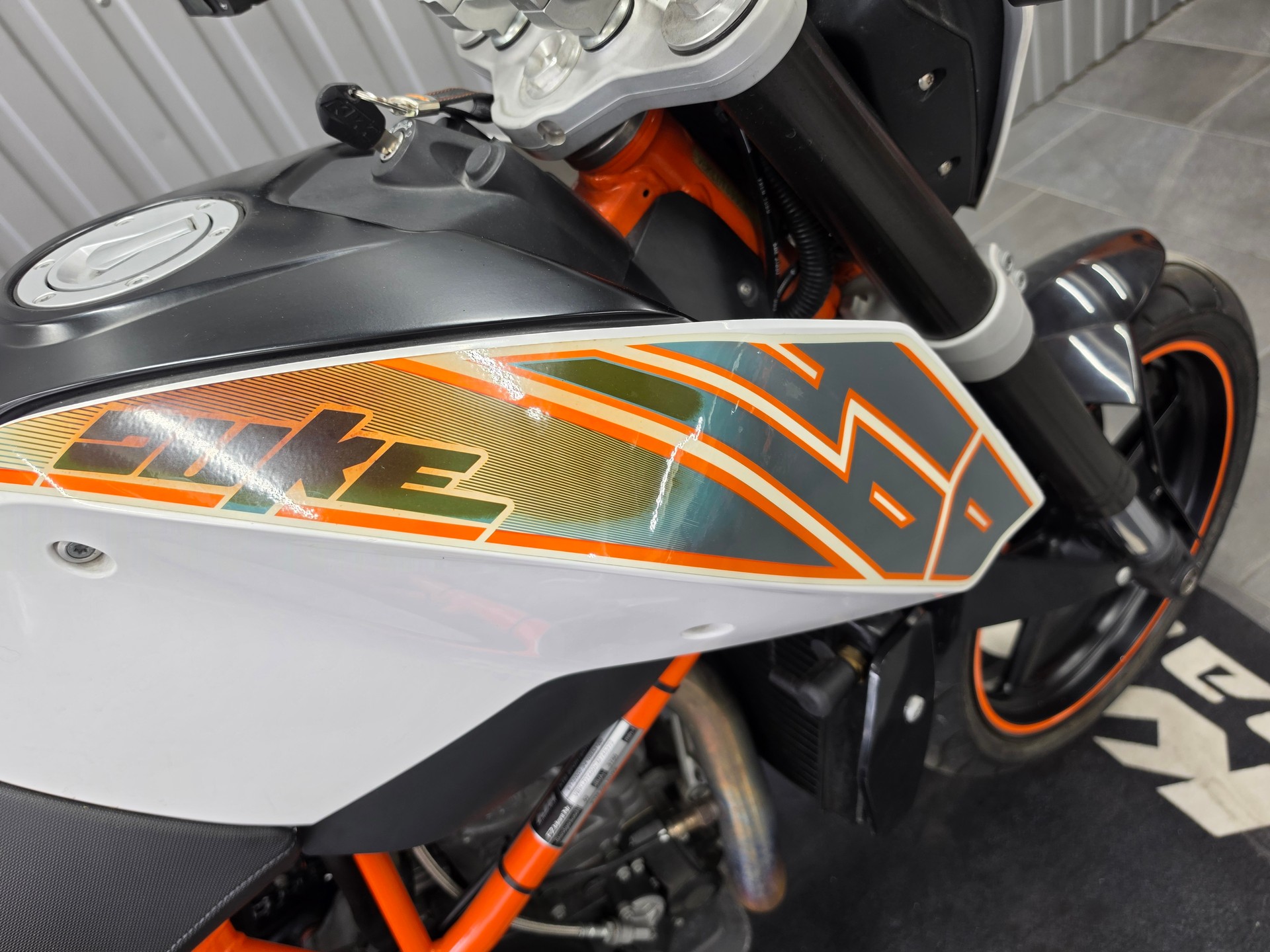 KTM 690 Duke ABS (35kW)-showroom-element-3