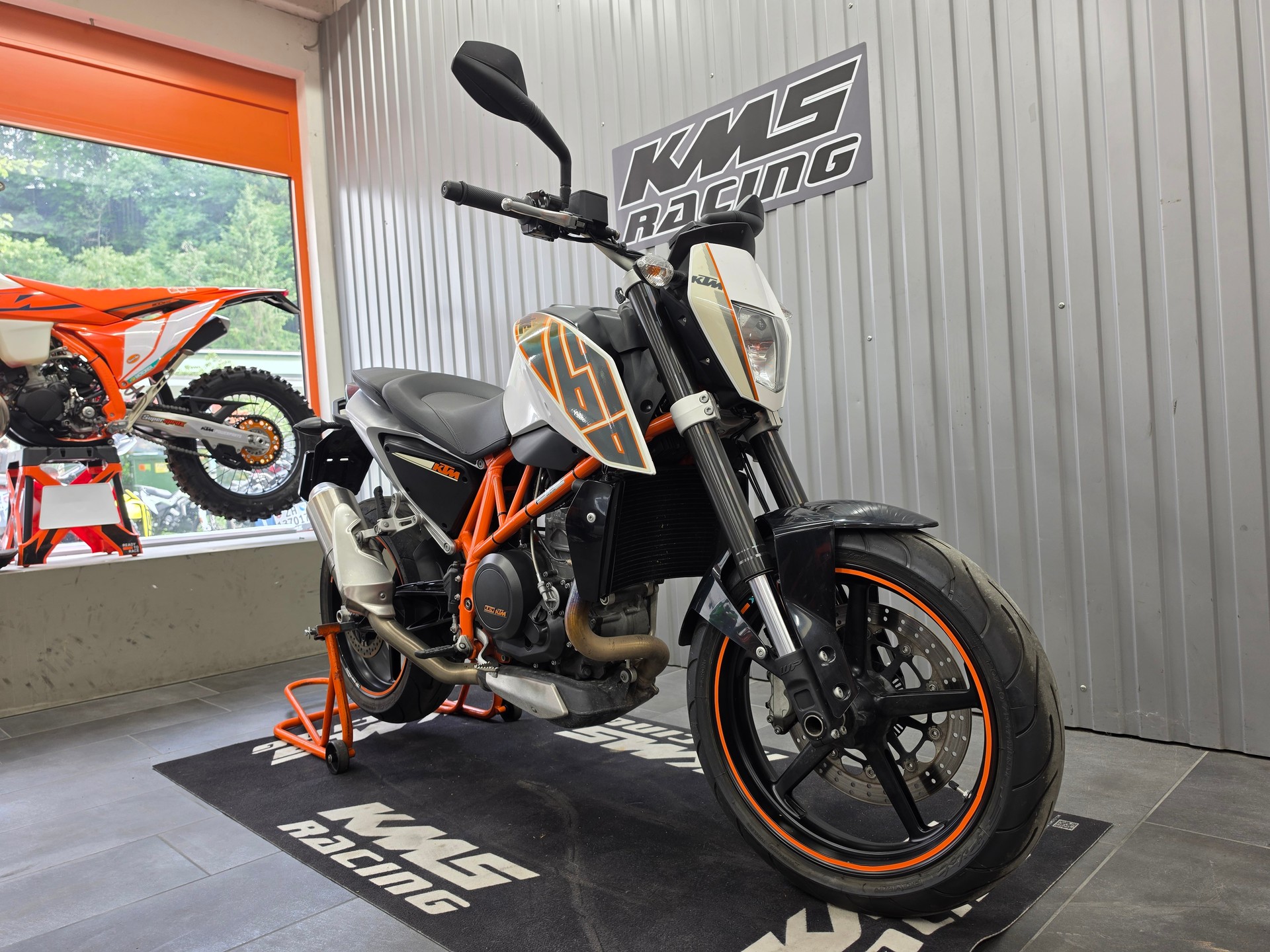 KTM 690 Duke ABS (35kW)-showroom-element-1