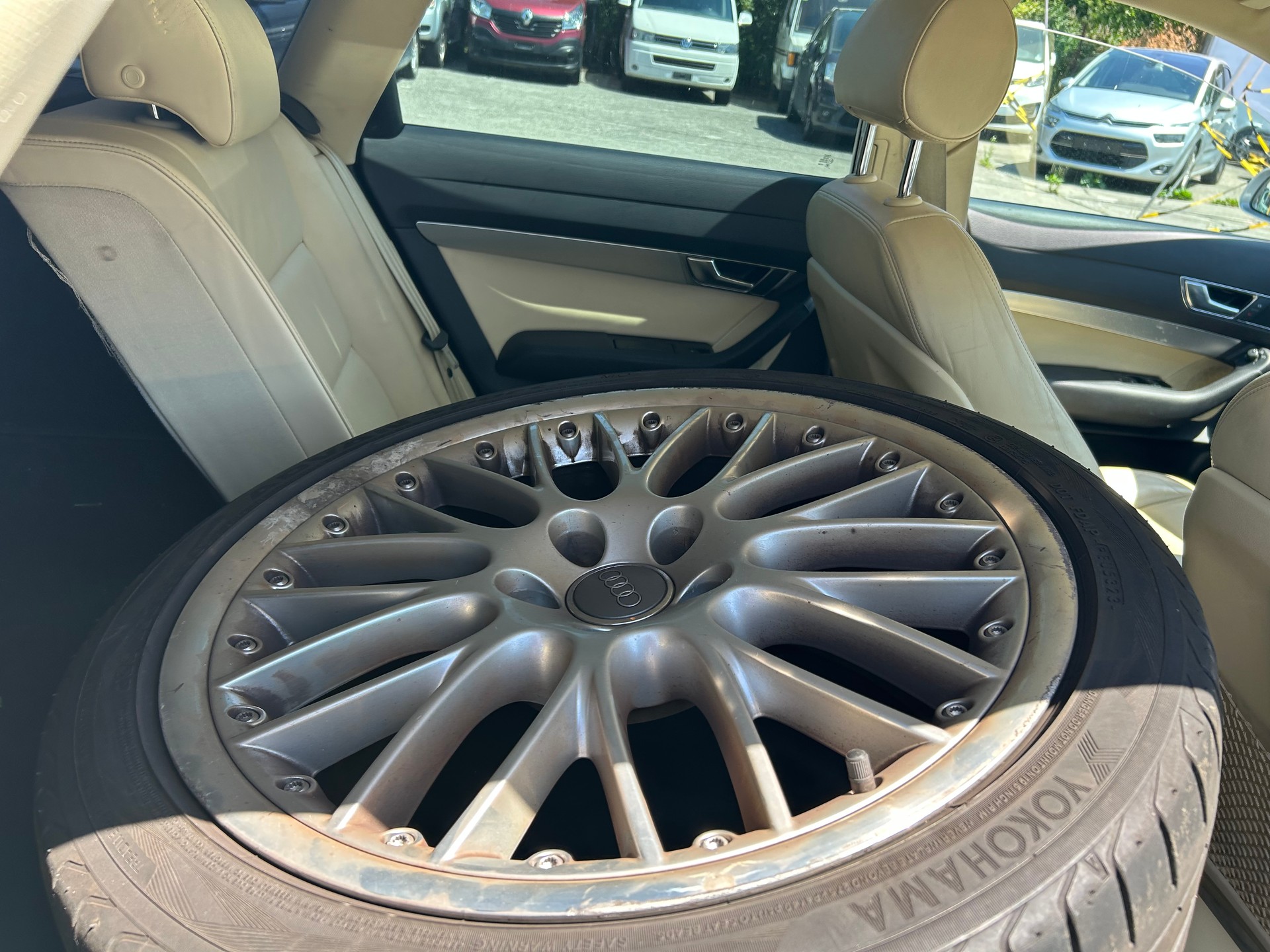 AUDI A6-image-9