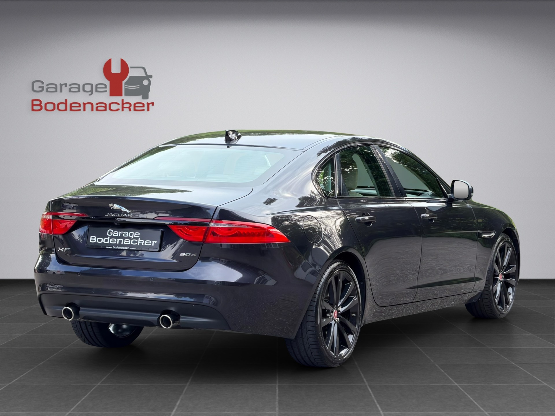 JAGUAR XF 30d Portfolio Automatic * Diesel * V6 * 300PS *-image-4