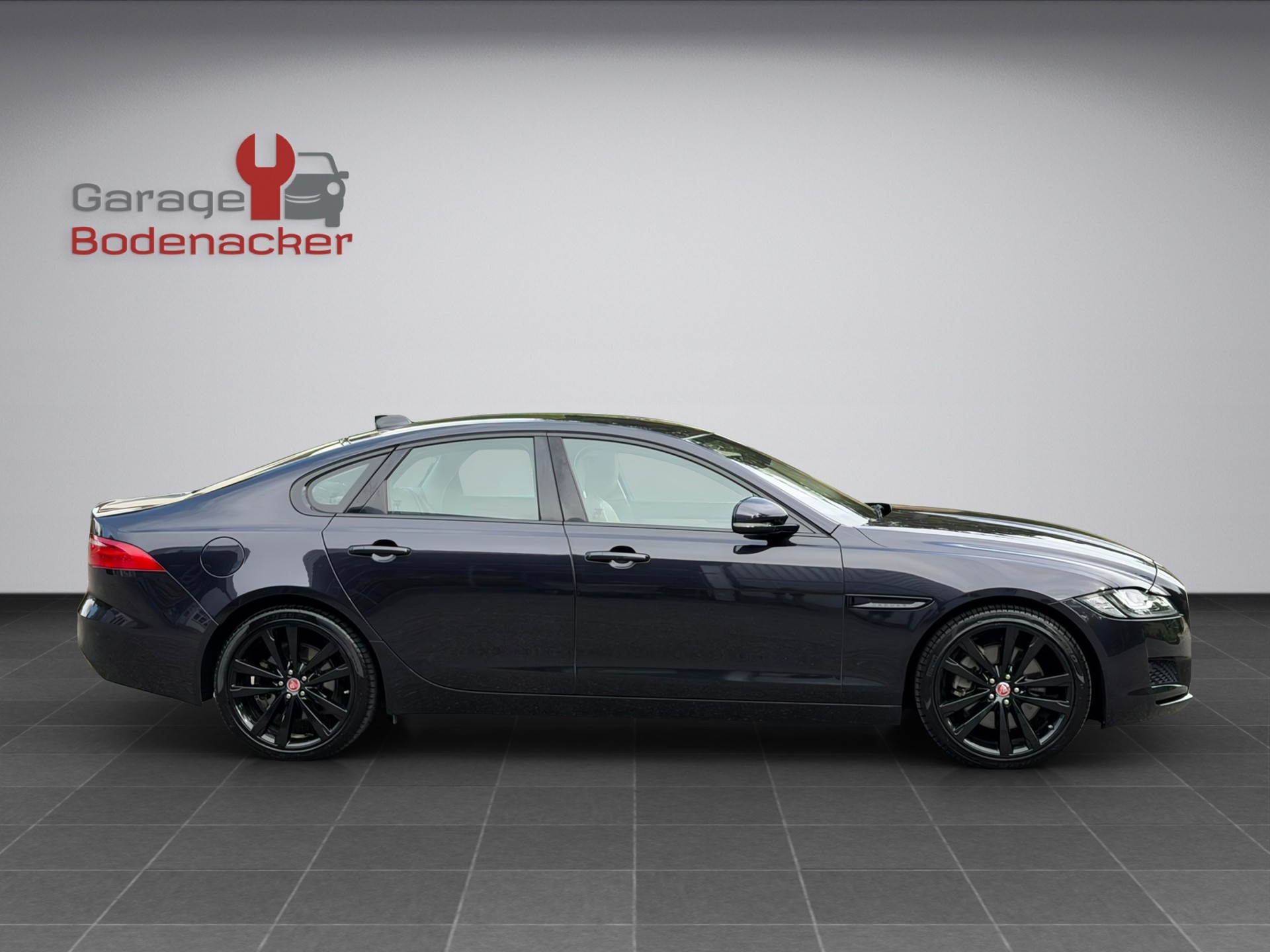 JAGUAR XF 30d Portfolio Automatic * Diesel * V6 * 300PS *-image-5