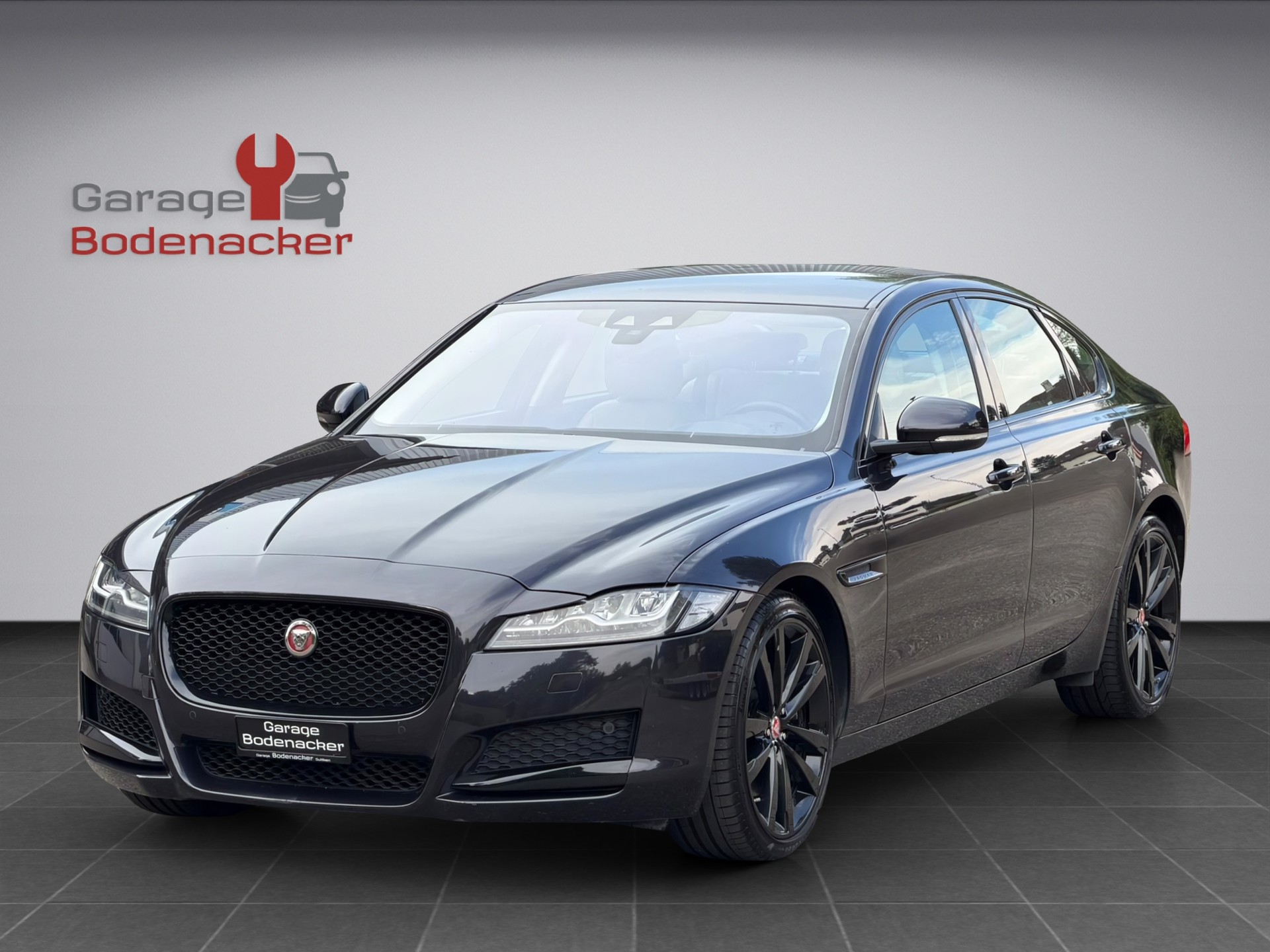JAGUAR XF 30d Portfolio Automatic * Diesel * V6 * 300PS *-image-1