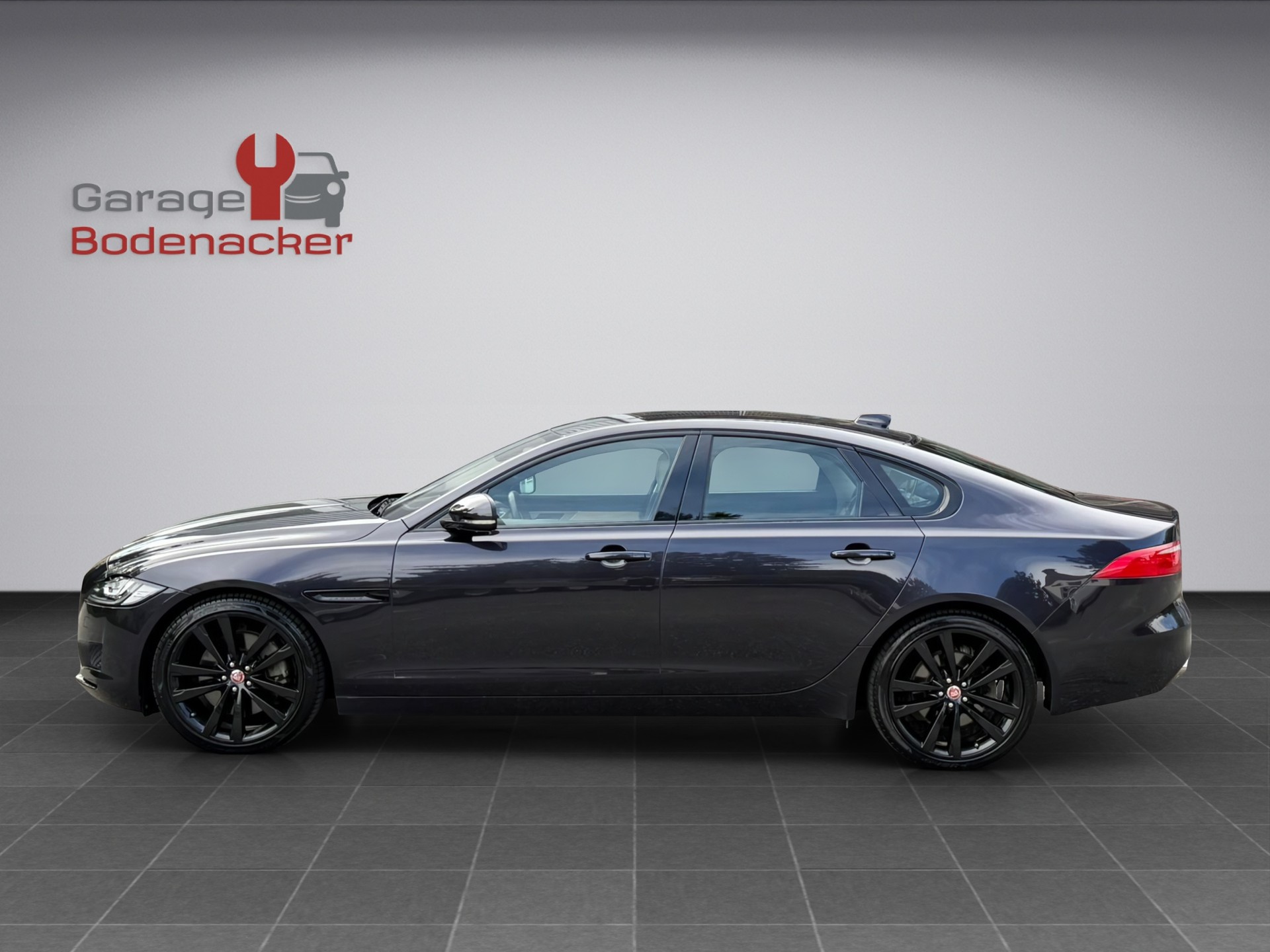 JAGUAR XF 30d Portfolio Automatic * Diesel * V6 * 300PS *-image-2