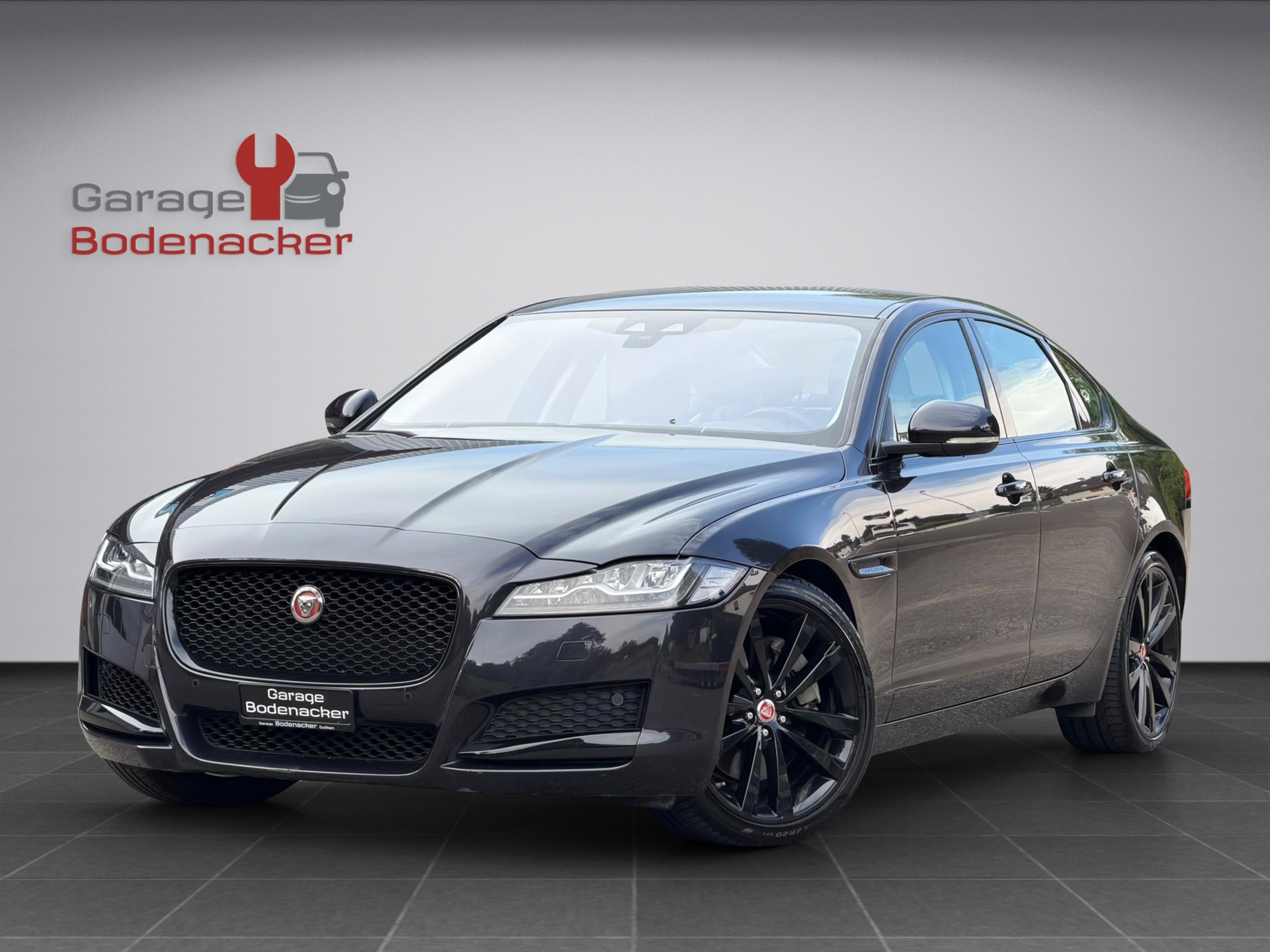 JAGUAR XF 30d Portfolio Automatic * Diesel * V6 * 300PS *-image-0