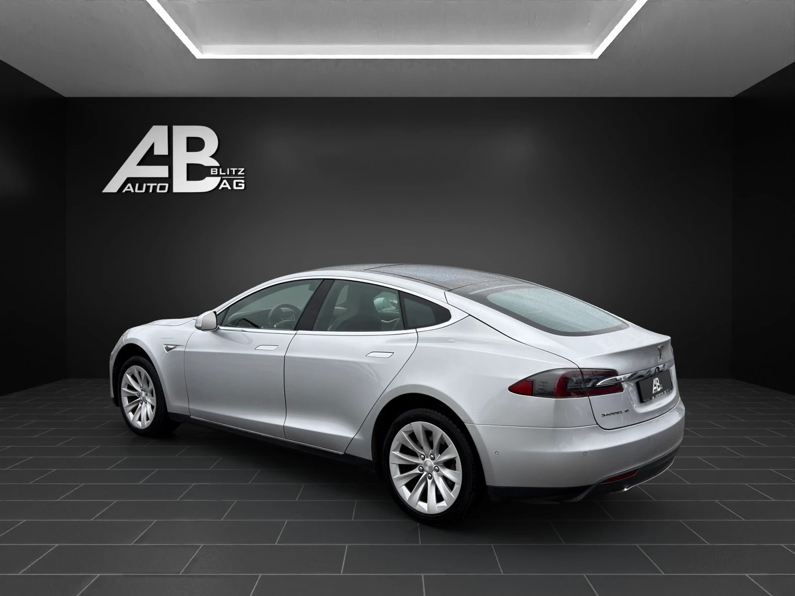 TESLA Model S 85 D 4x4 mit 525 PS-image-2