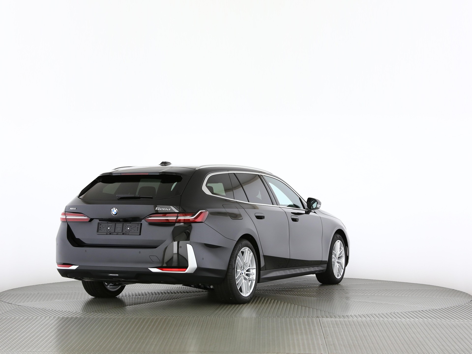 BMW 520d xDrive Touring-image-2