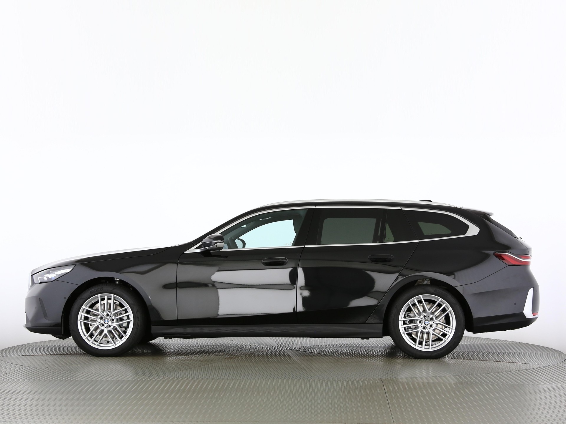 BMW 520d xDrive Touring-image-1