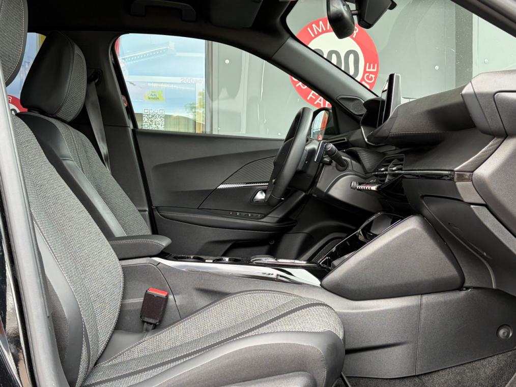 PEUGEOT 2008 1.2 PureTech Allure-image-7