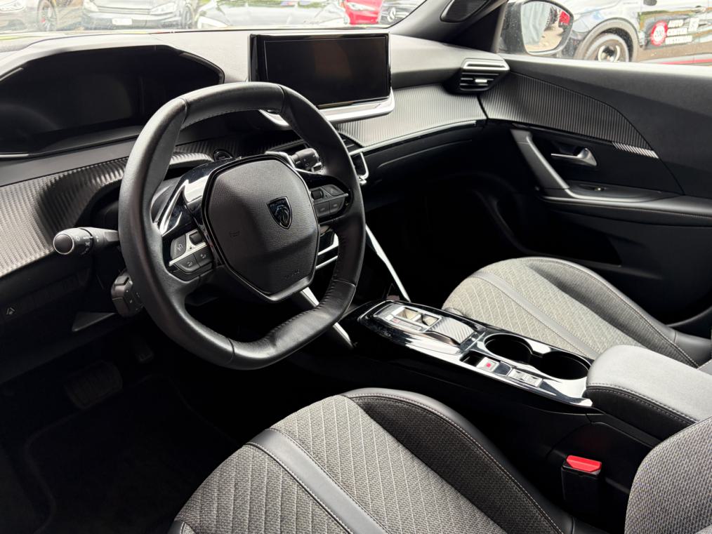 PEUGEOT 2008 1.2 PureTech Allure-showroom-element-3