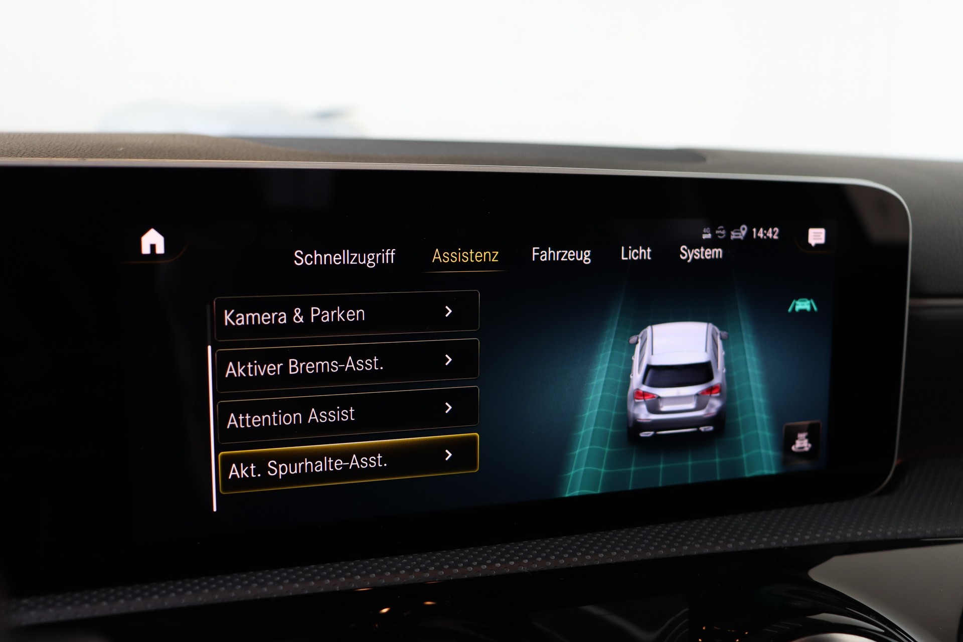 MERCEDES-BENZ A 250 AMG Line 7G-DCT-image-15