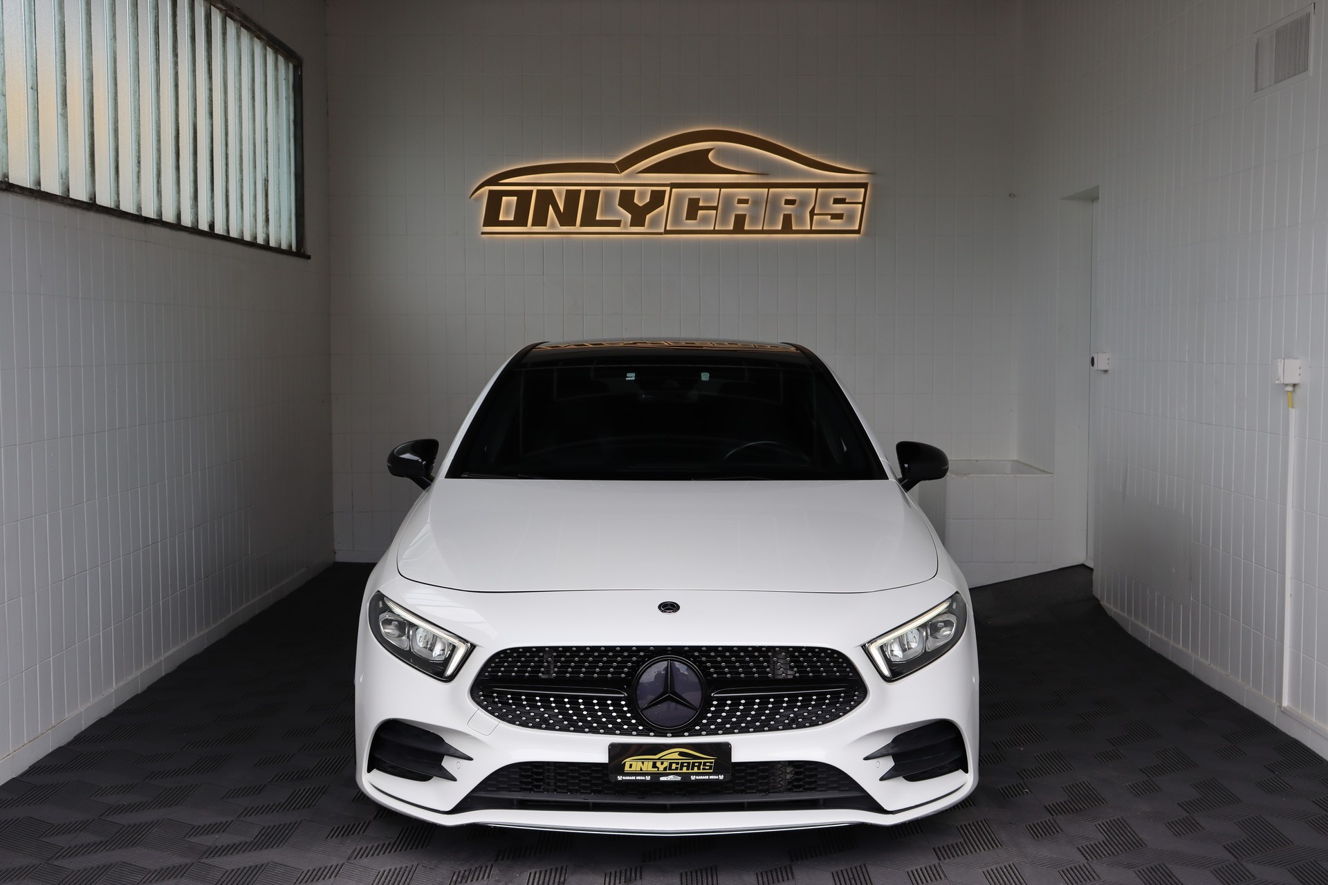 MERCEDES-BENZ A 250 AMG Line 7G-DCT-showroom-element-1