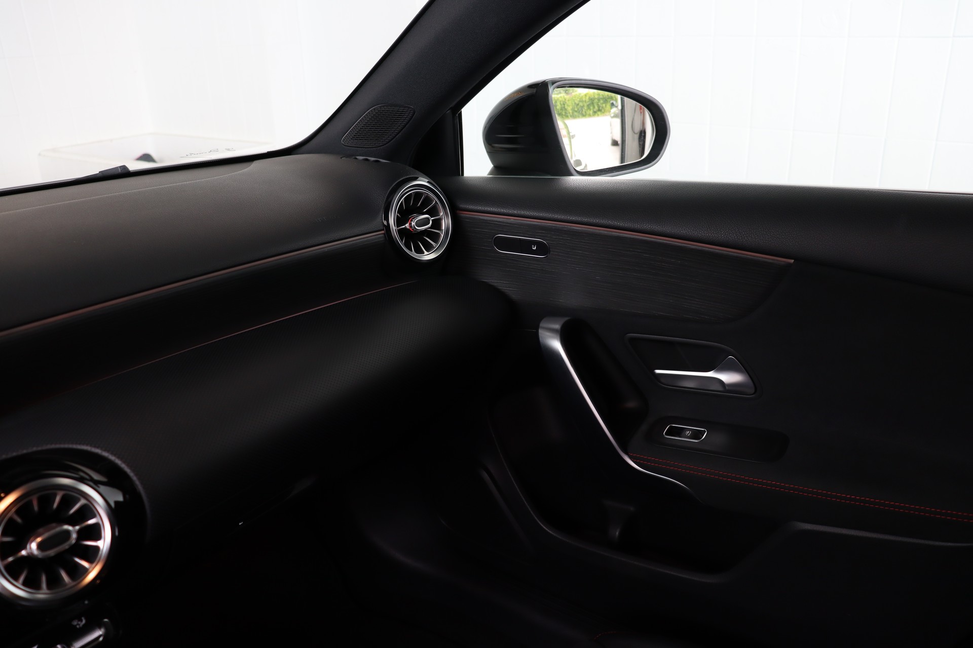 MERCEDES-BENZ A 250 AMG Line 7G-DCT-image-11