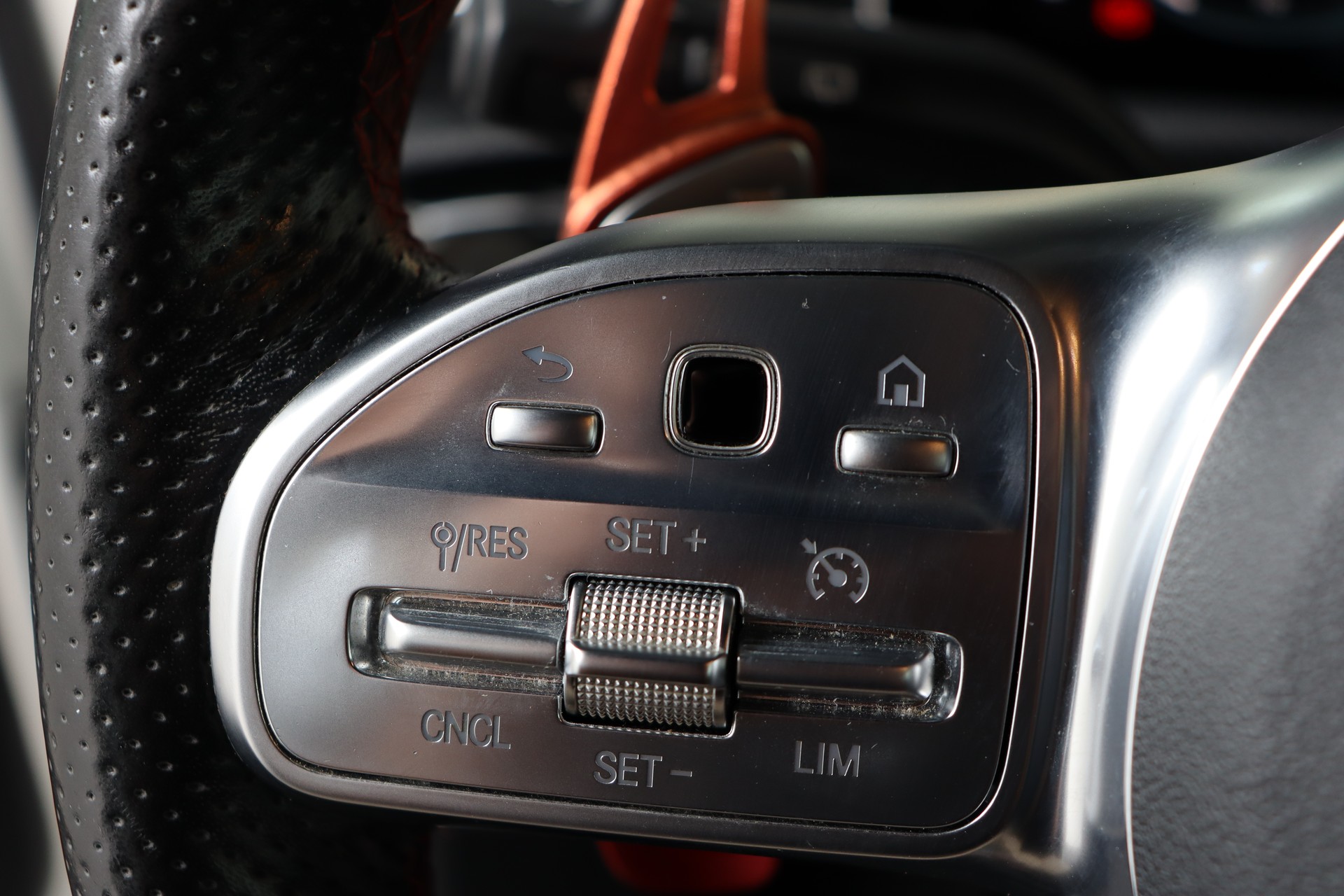 MERCEDES-BENZ A 250 AMG Line 7G-DCT-image-27