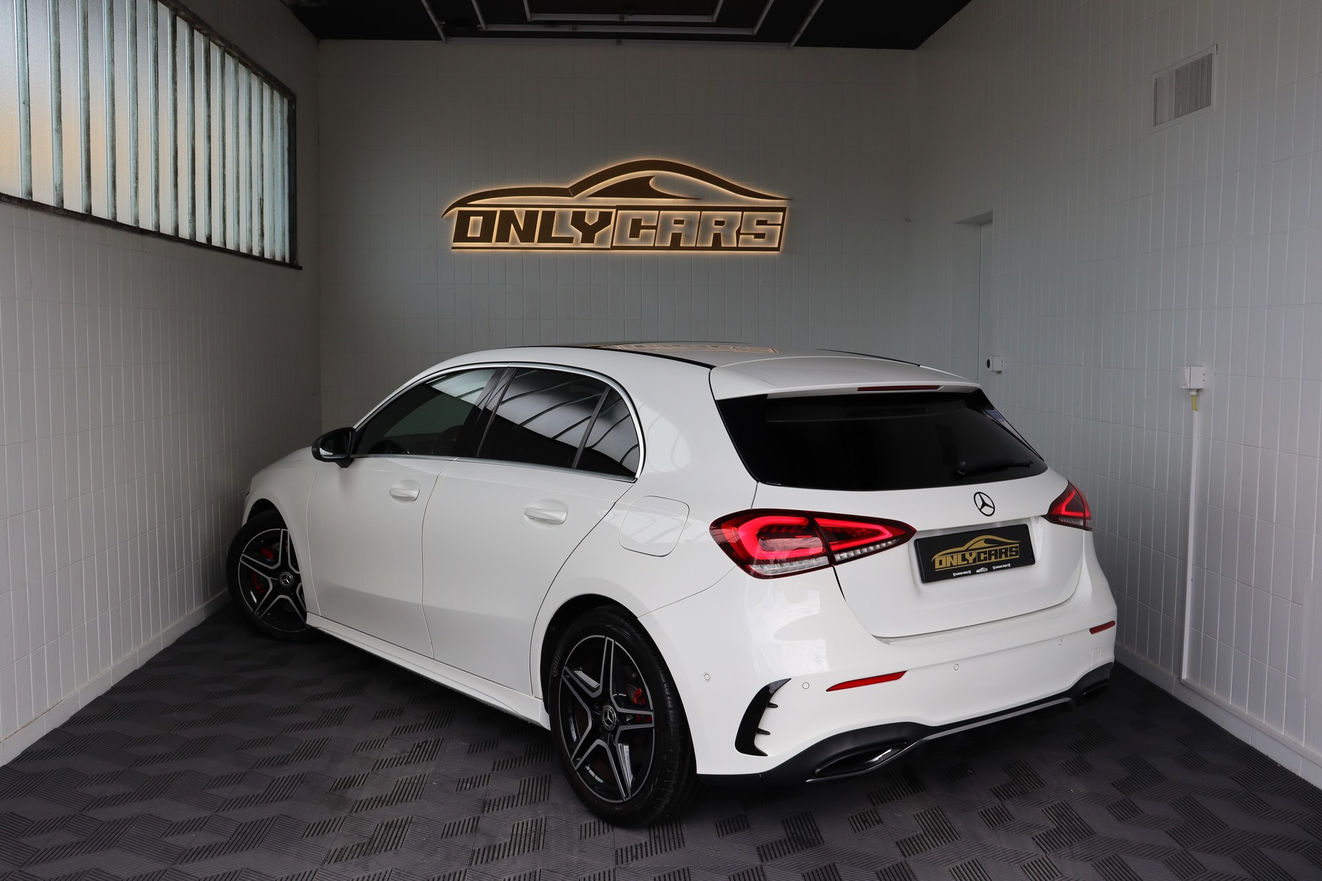 MERCEDES-BENZ A 250 AMG Line 7G-DCT-image-21