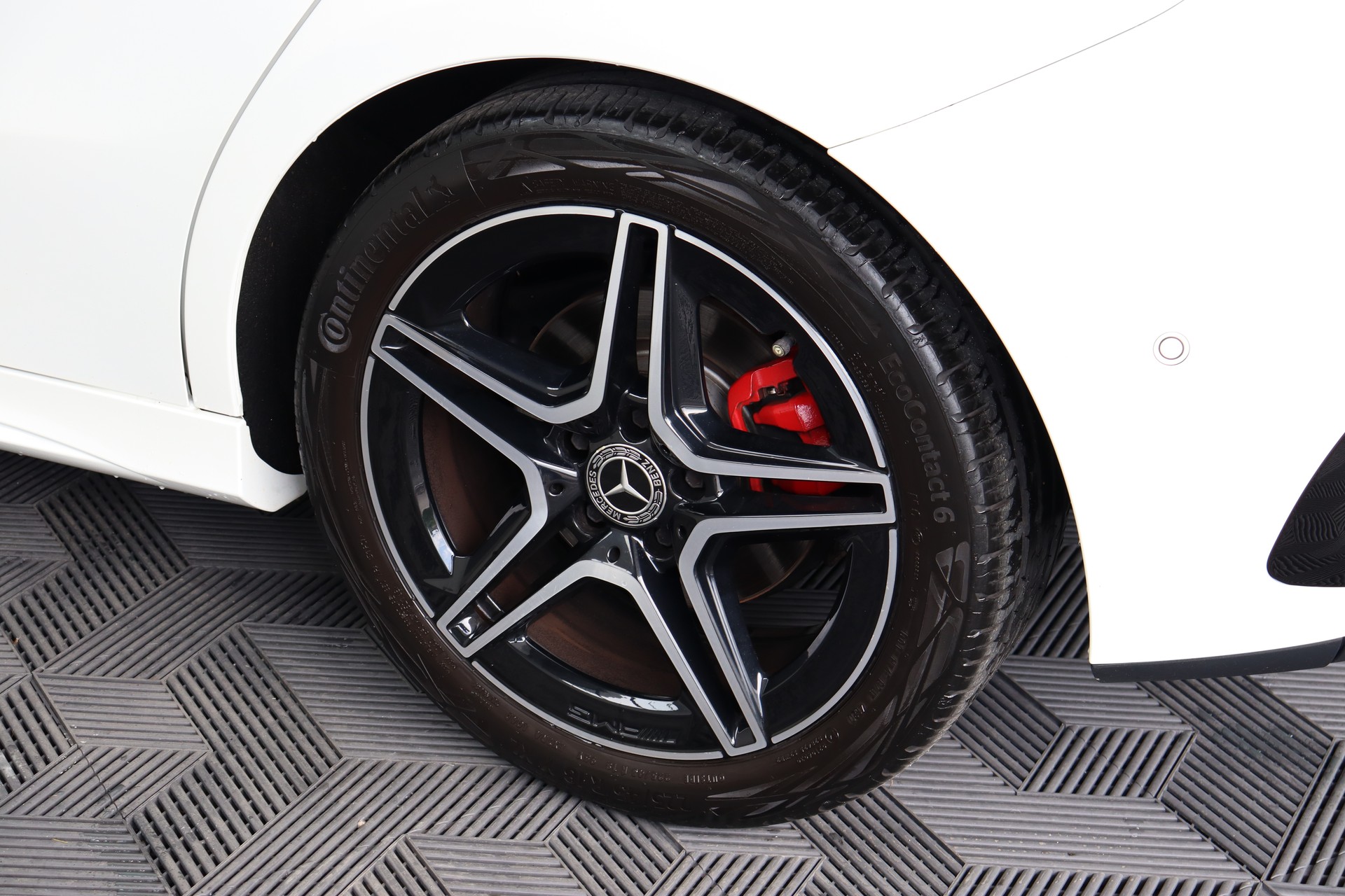 MERCEDES-BENZ A 250 AMG Line 7G-DCT-image-29