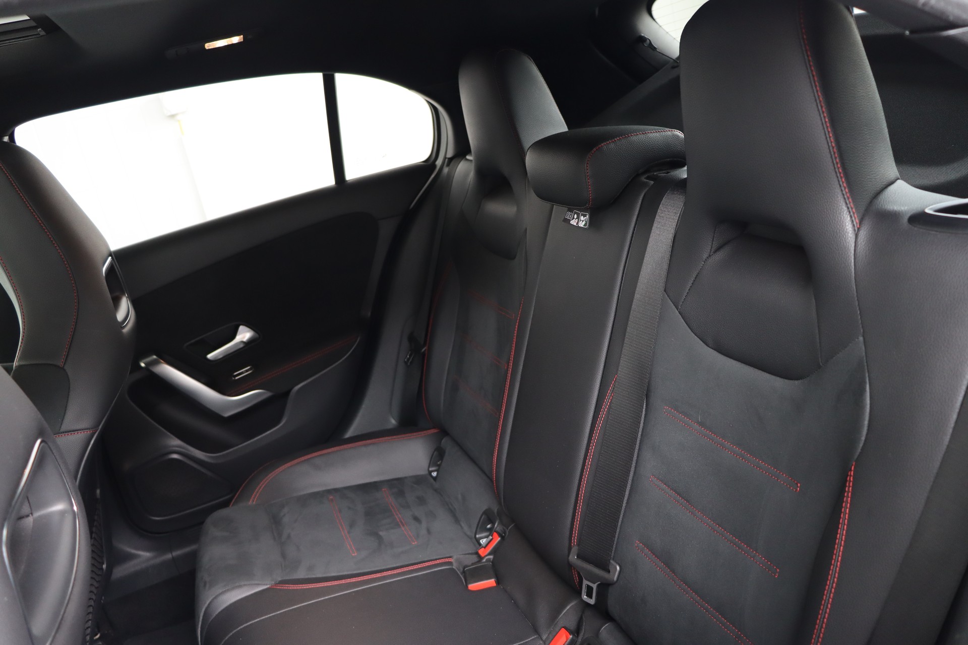 MERCEDES-BENZ A 250 AMG Line 7G-DCT-image-13