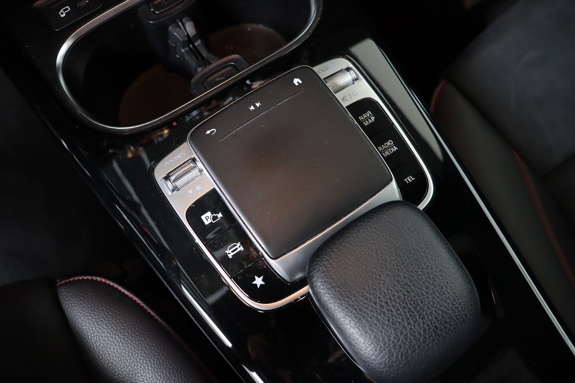 MERCEDES-BENZ A 250 AMG Line 7G-DCT-image-18