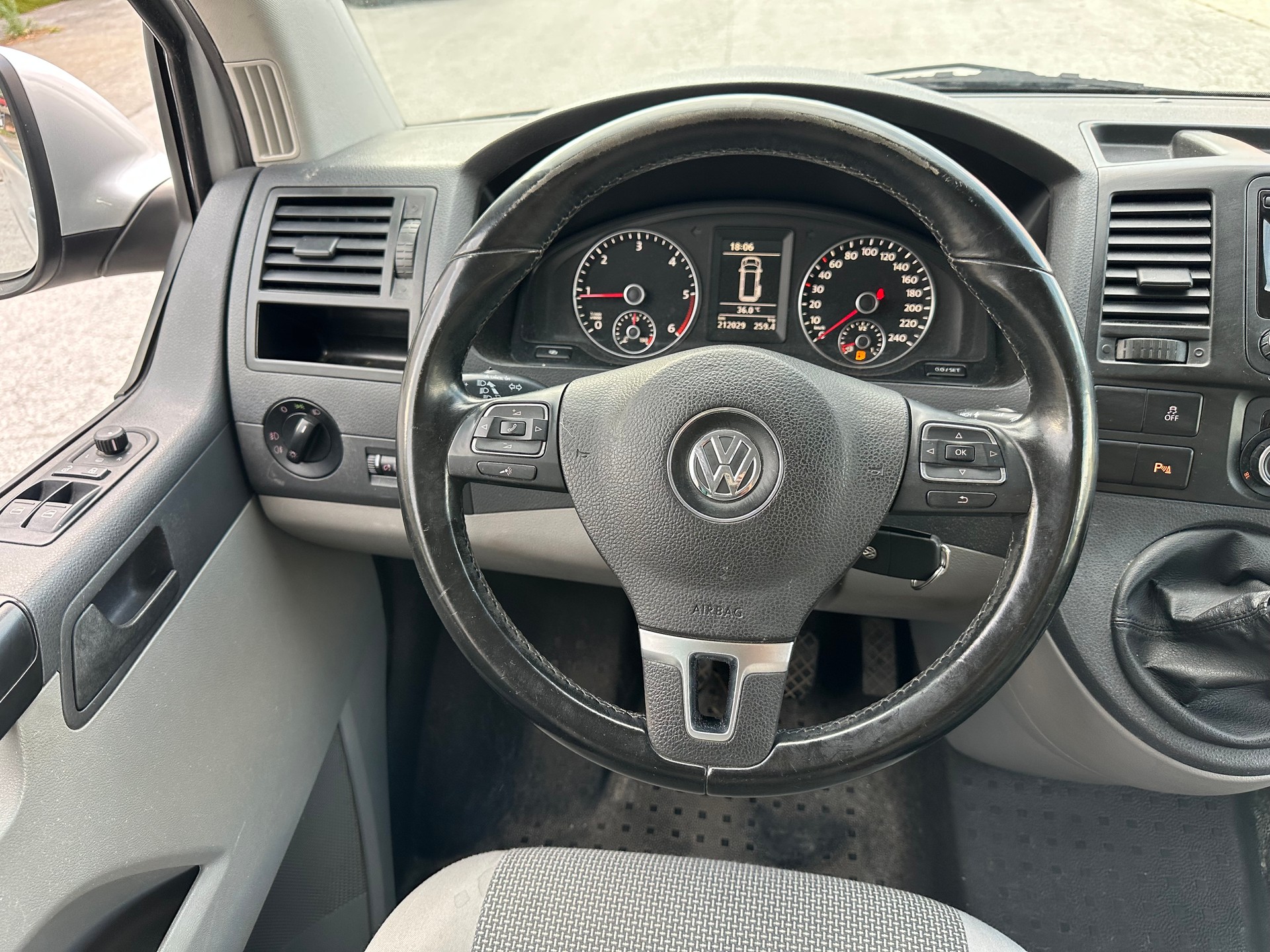 VW T5 Caravelle Comfortline 2.0 TDI CR 4Motion-image-12