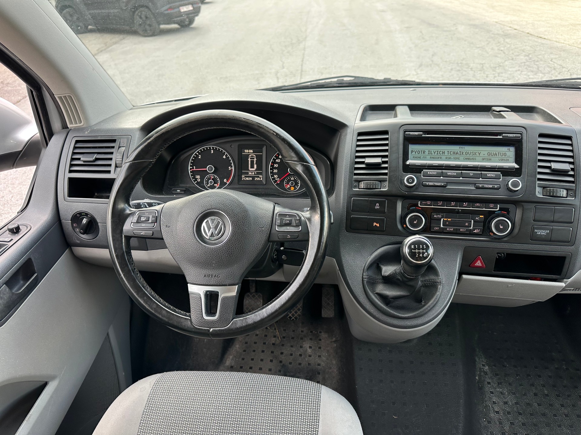 VW T5 Caravelle Comfortline 2.0 TDI CR 4Motion-image-11