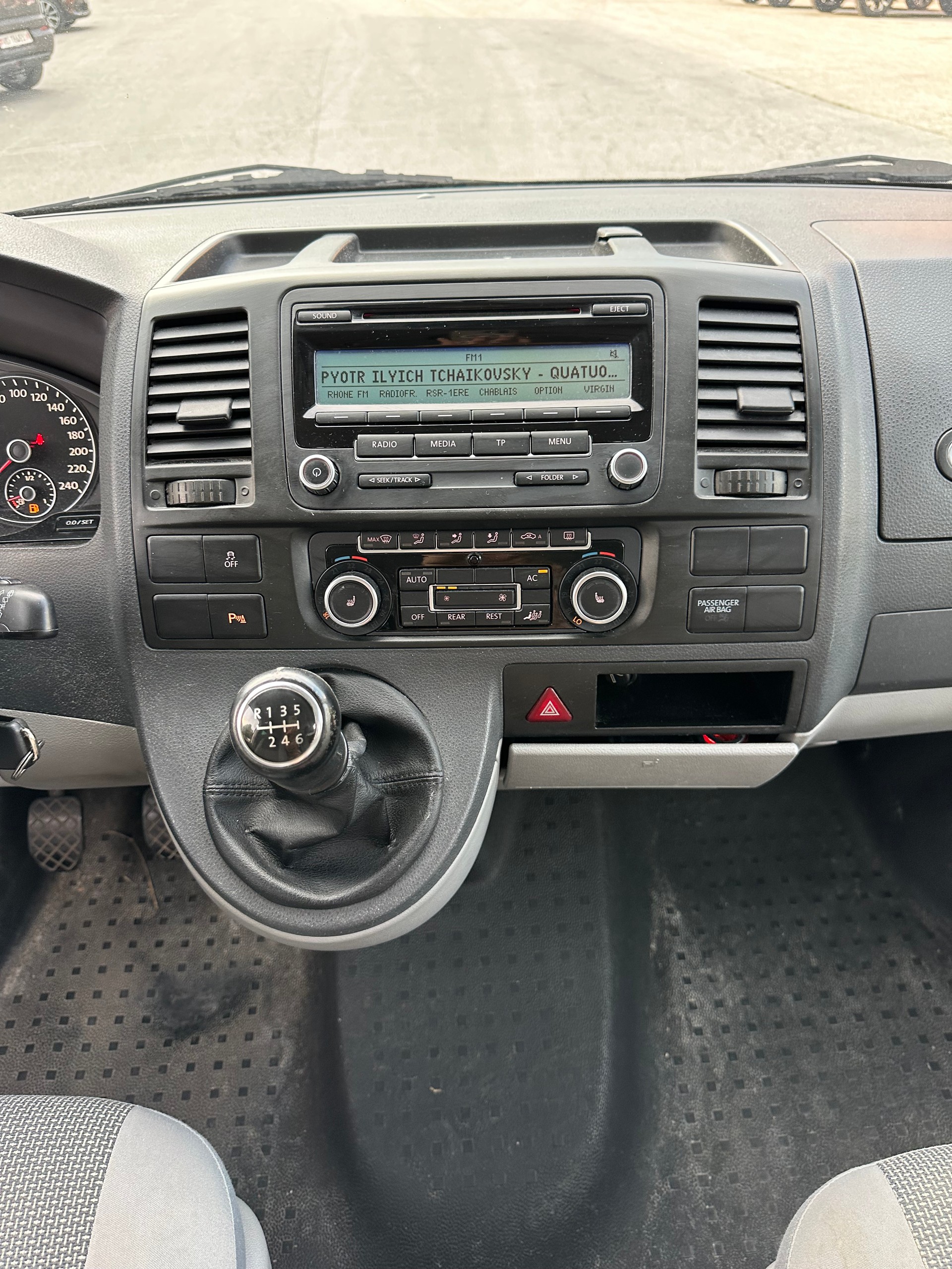 VW T5 Caravelle Comfortline 2.0 TDI CR 4Motion-image-13