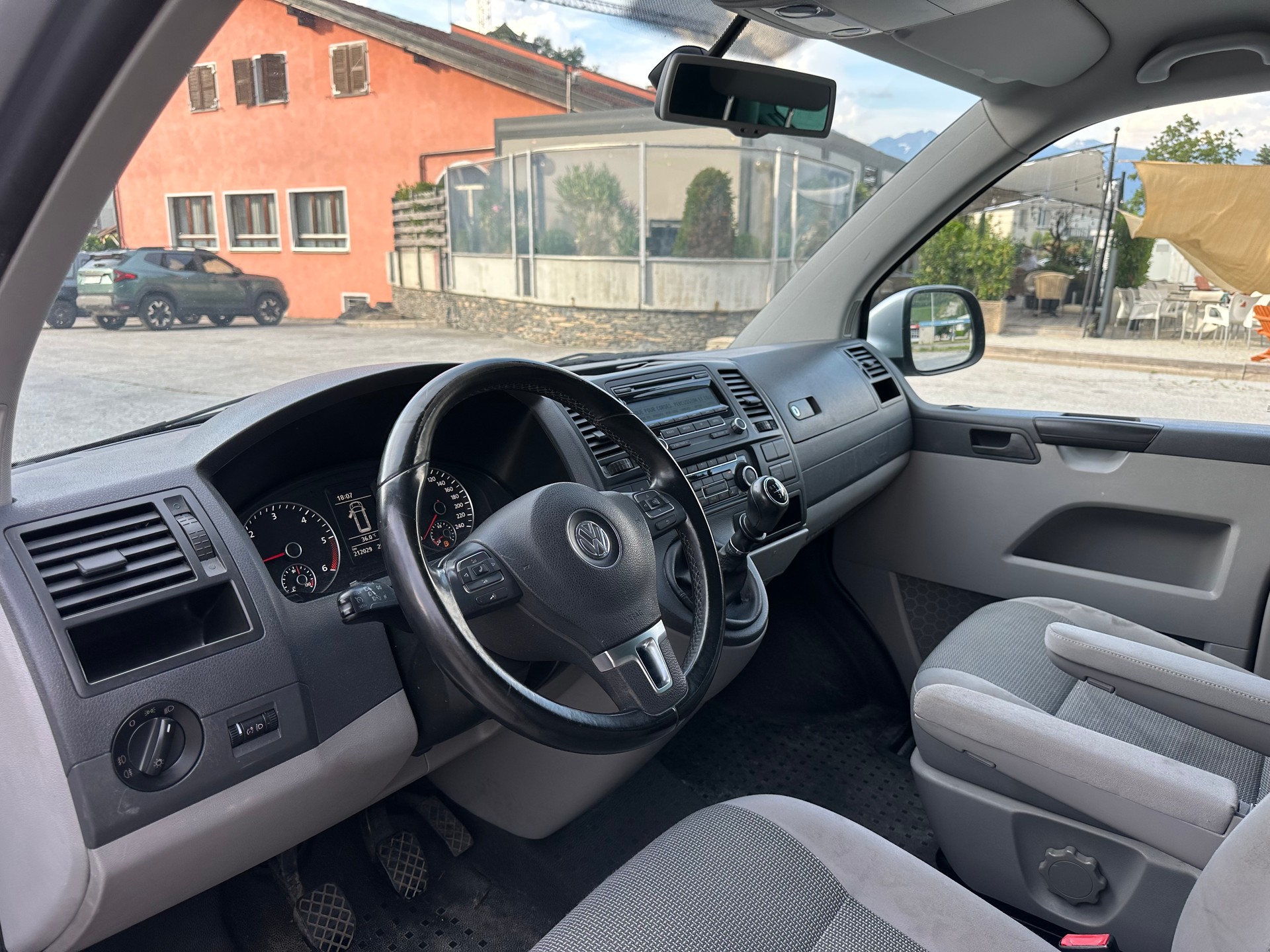 VW T5 Caravelle Comfortline 2.0 TDI CR 4Motion-image-9