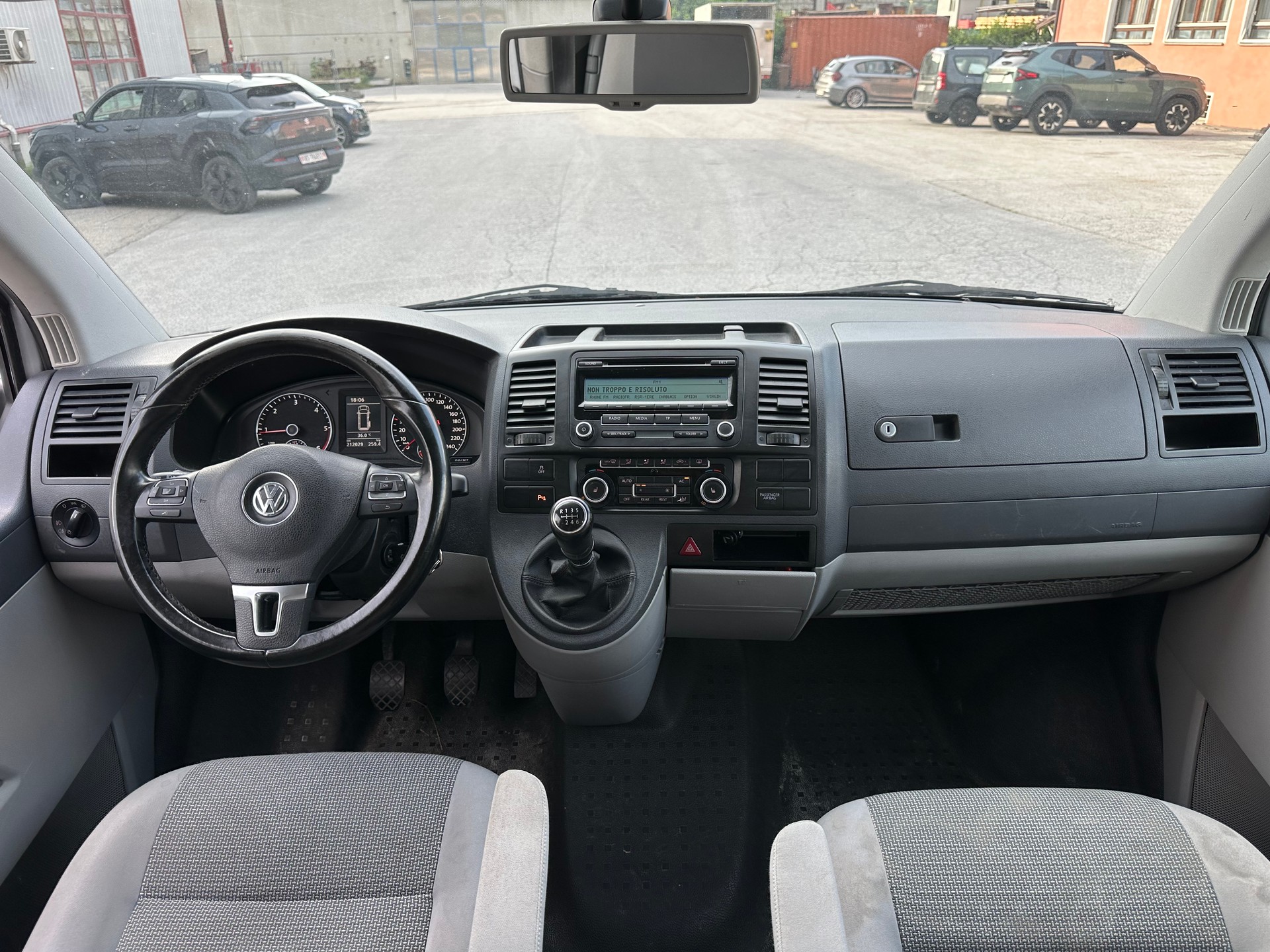 VW T5 Caravelle Comfortline 2.0 TDI CR 4Motion-image-10