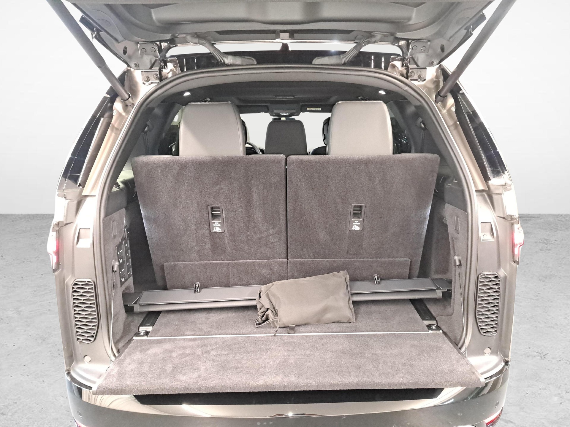 LAND ROVER Discovery 3.0 D I6 350 Dynamic HSE-image-11