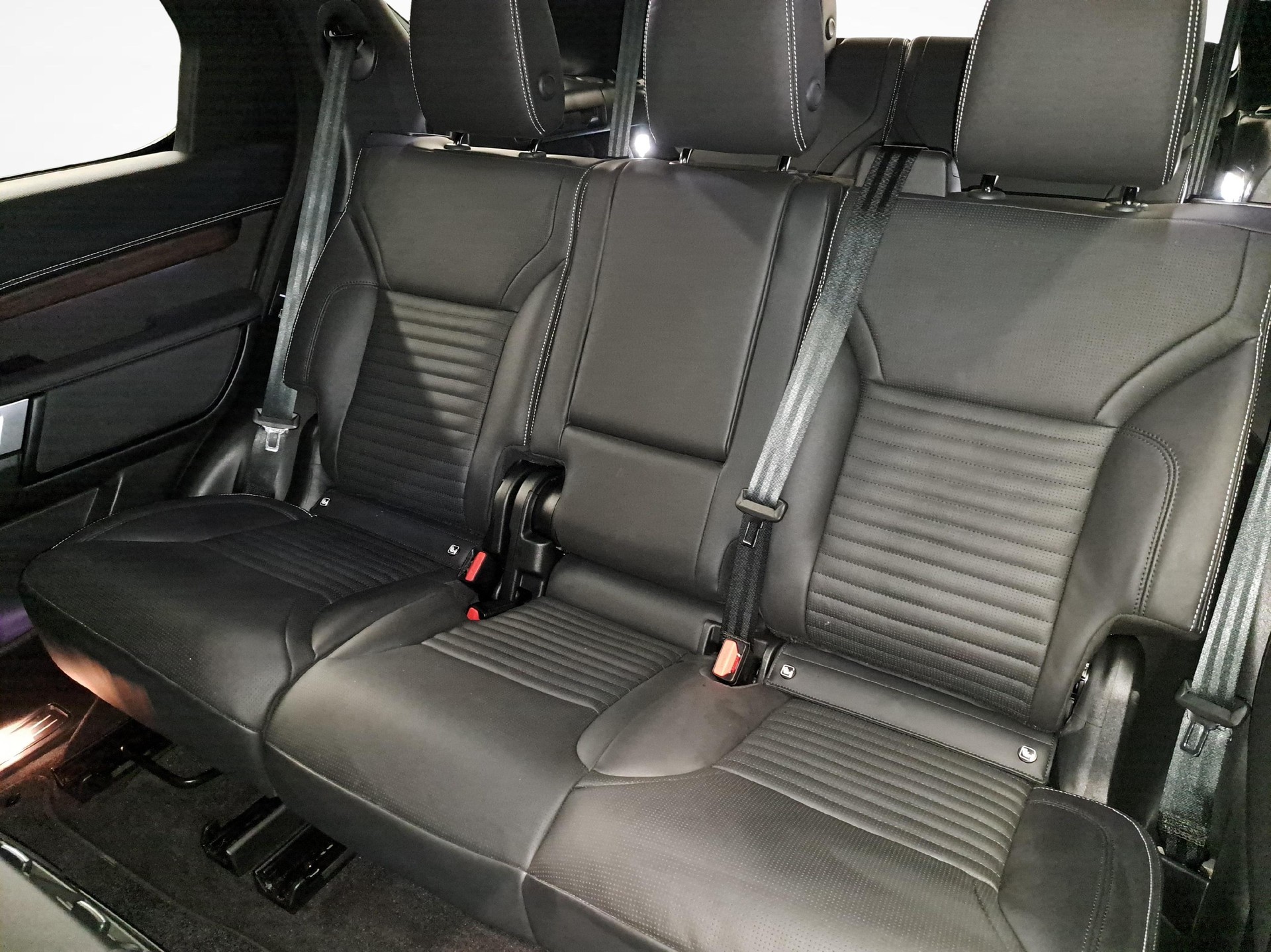 LAND ROVER Discovery 3.0 D I6 350 Dynamic HSE-image-10