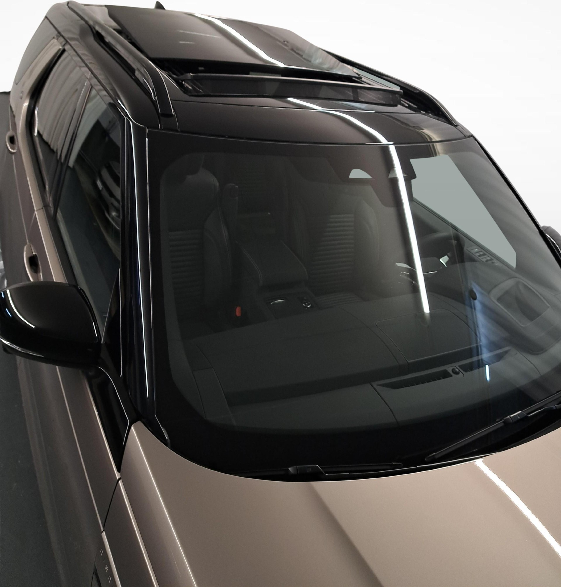 LAND ROVER Discovery 3.0 D I6 350 Dynamic HSE-image-13