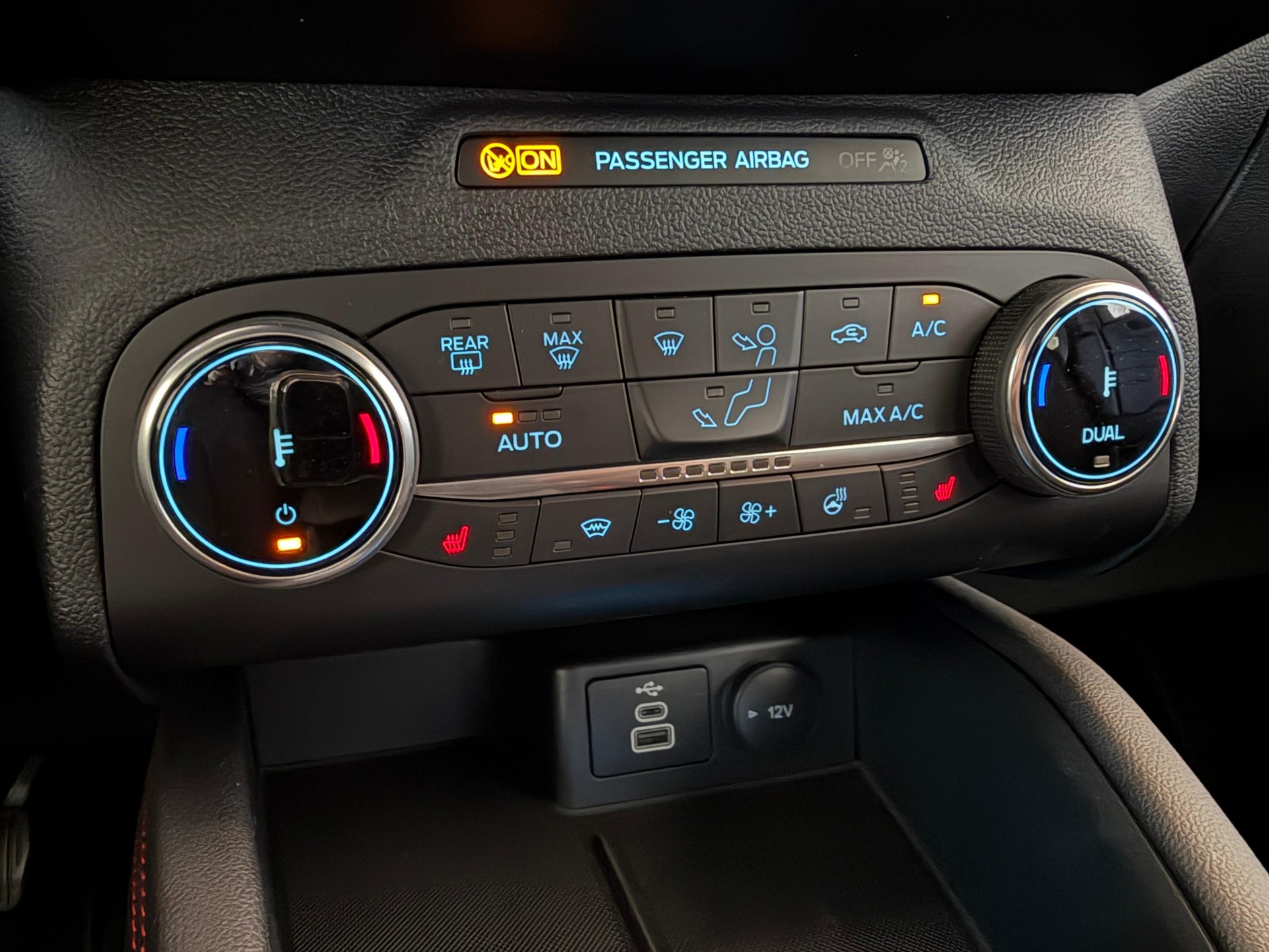 FORD Kuga 2.0 EcoBlue ST-Line-image-16