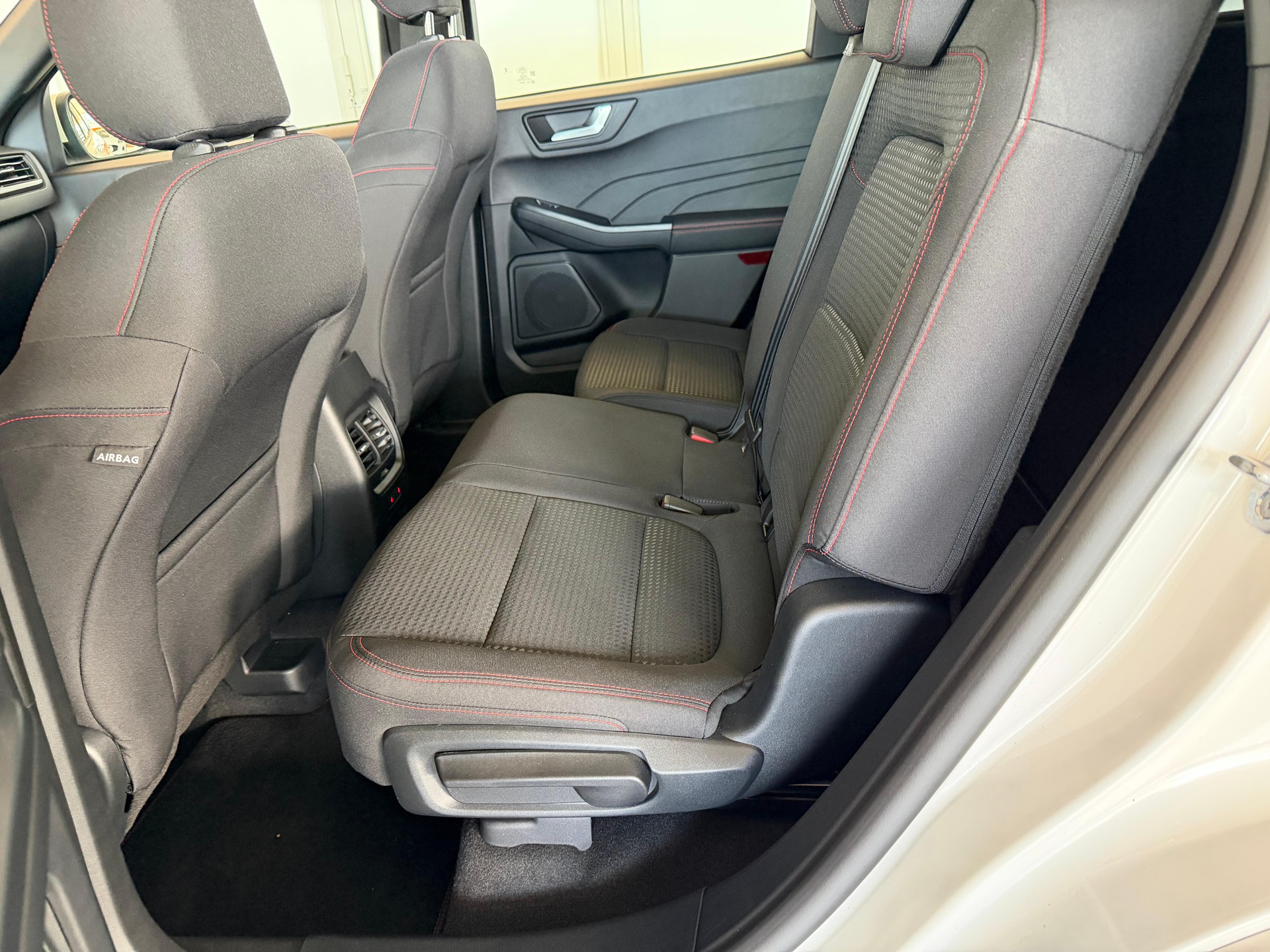 FORD Kuga 2.0 EcoBlue ST-Line-image-11