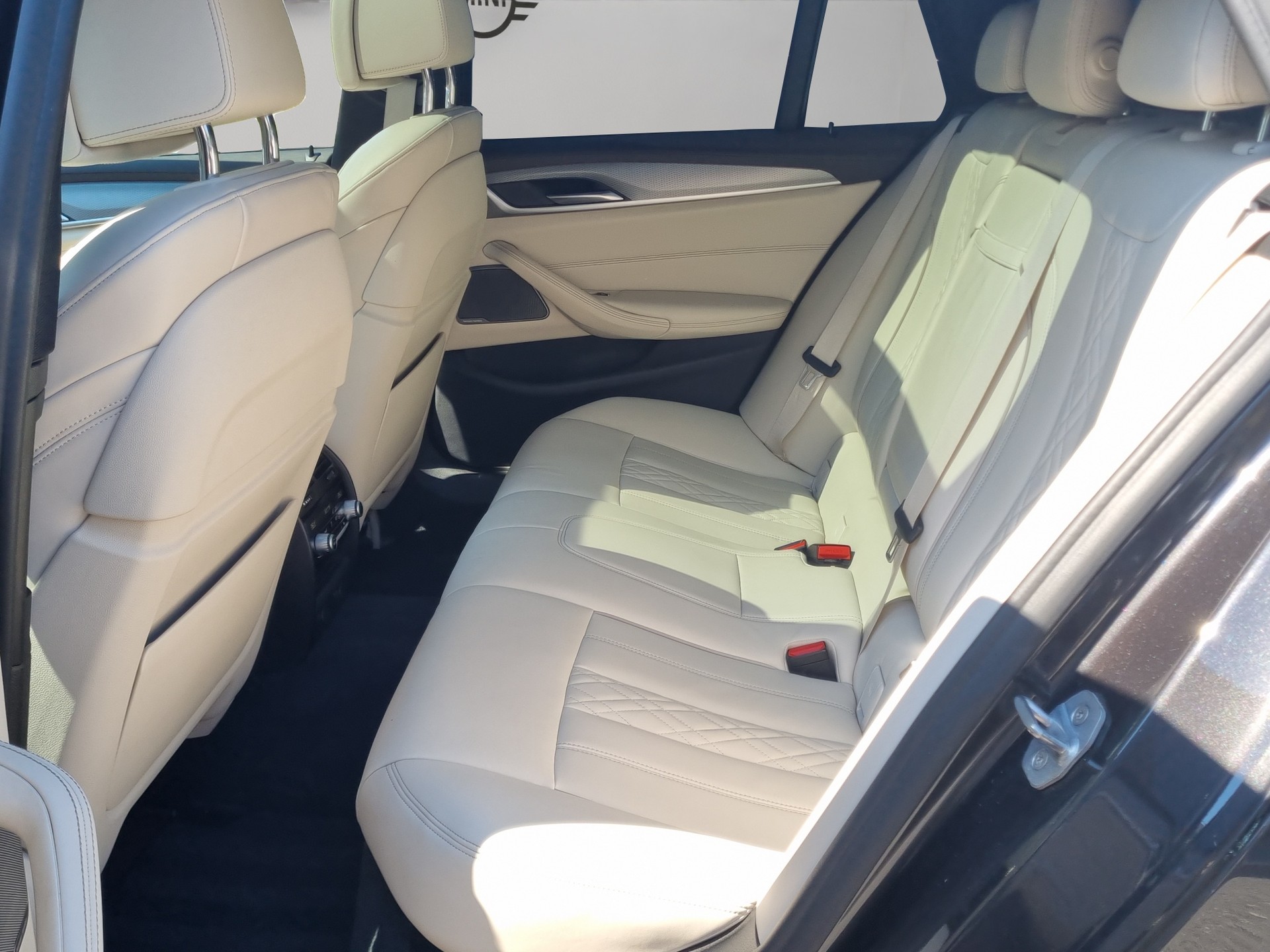 BMW 540i xDrive Touring Steptronic MSport-image-18