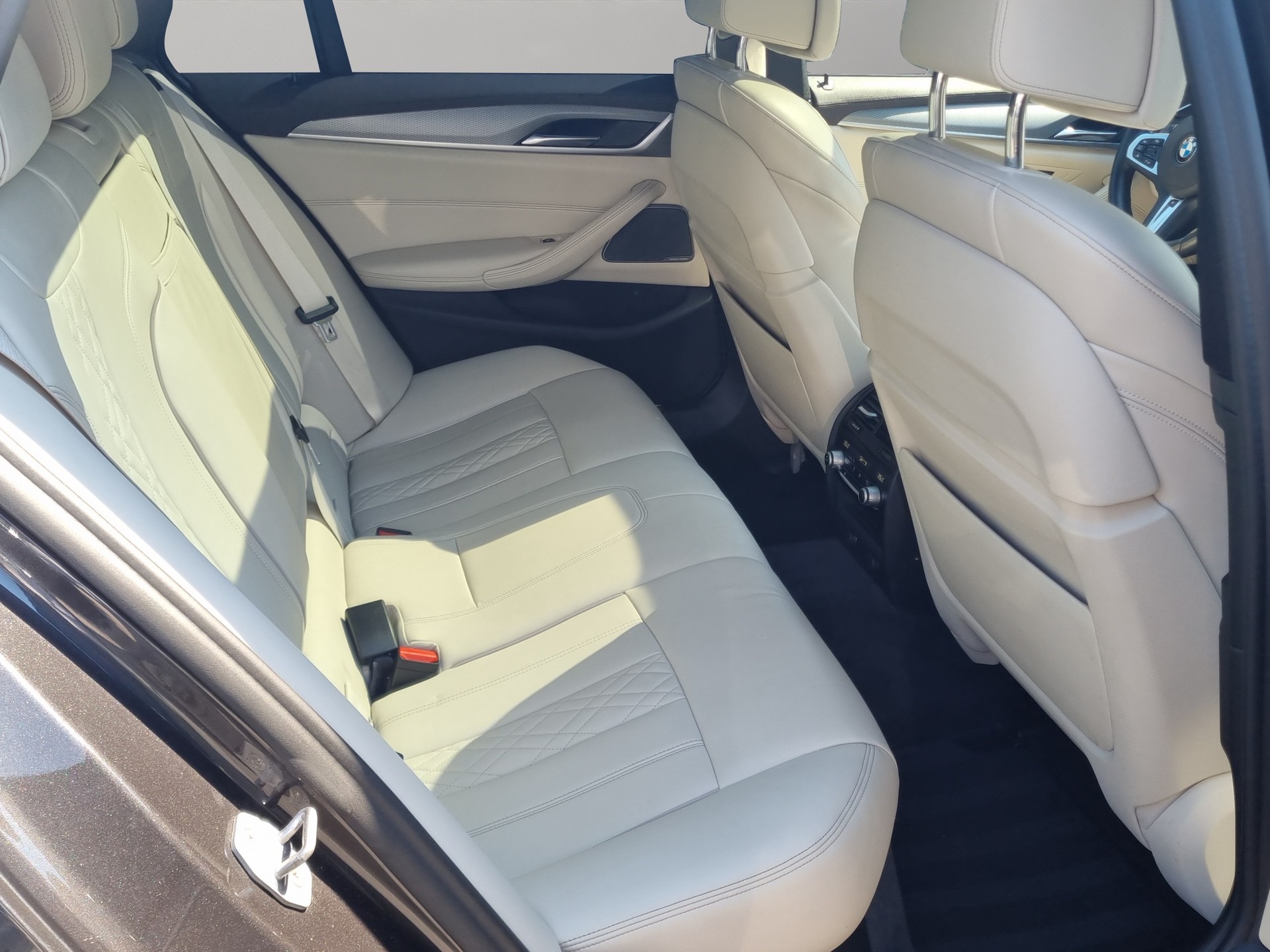 BMW 540i xDrive Touring Steptronic MSport-image-21