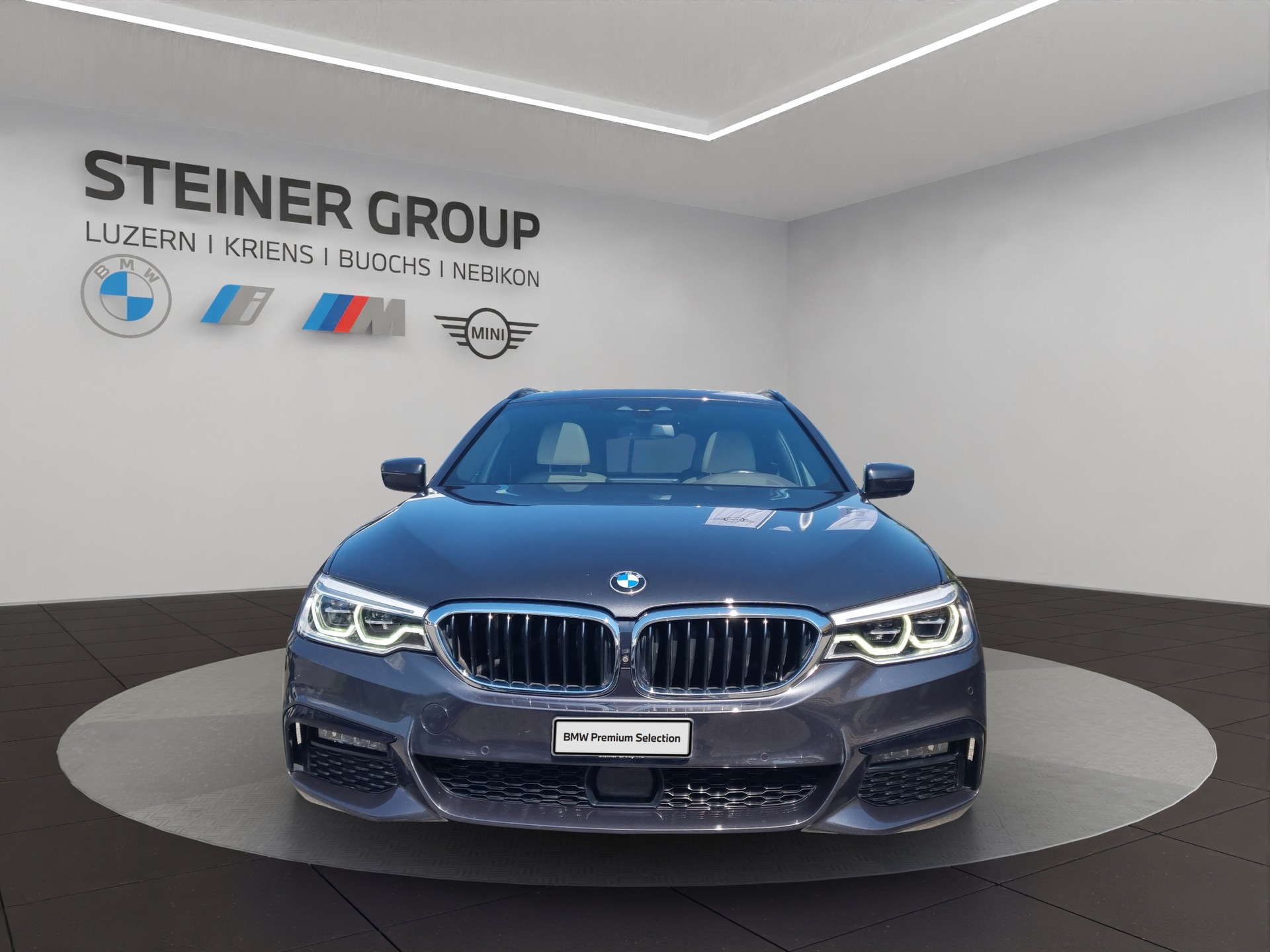 BMW 540i xDrive Touring Steptronic MSport-image-1