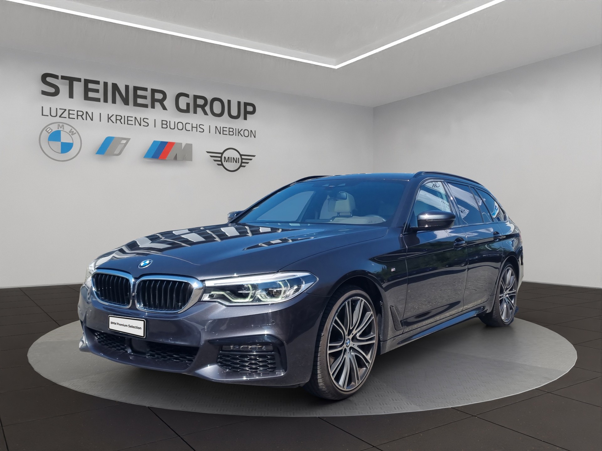 BMW 540i xDrive Touring Steptronic MSport-image-0