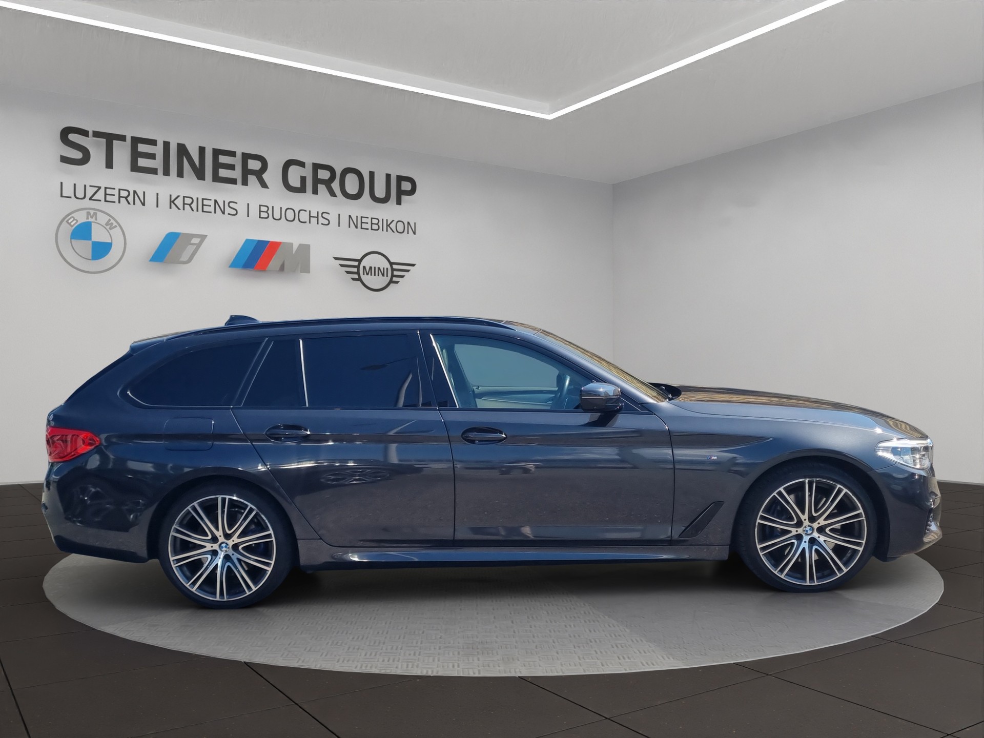BMW 540i xDrive Touring Steptronic MSport-image-3