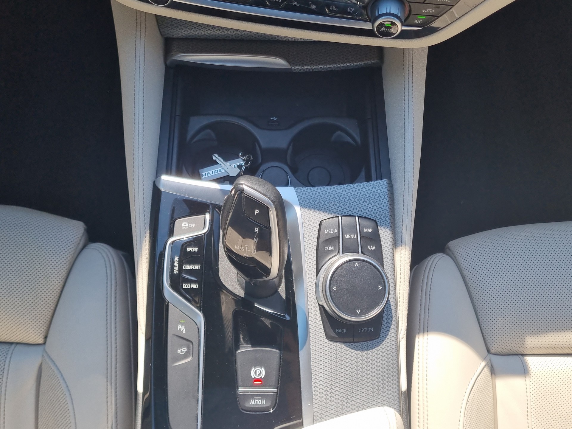BMW 540i xDrive Touring Steptronic MSport-image-16