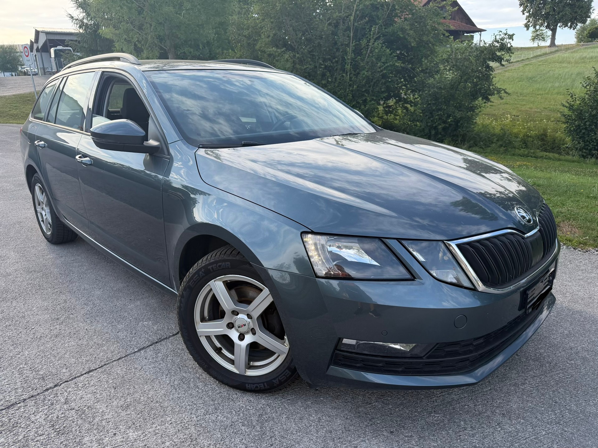 SKODA Octavia Combi 2.0 TDI L&K-image-0