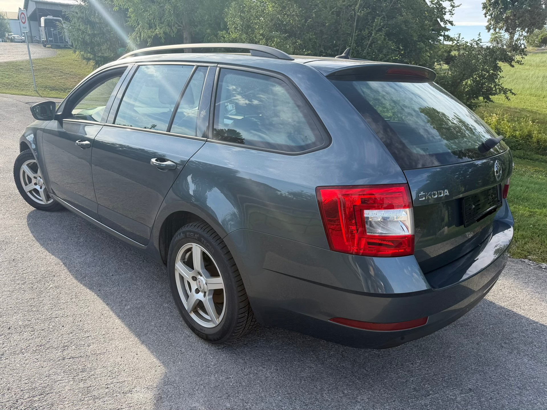 SKODA Octavia Combi 2.0 TDI L&K-image-3