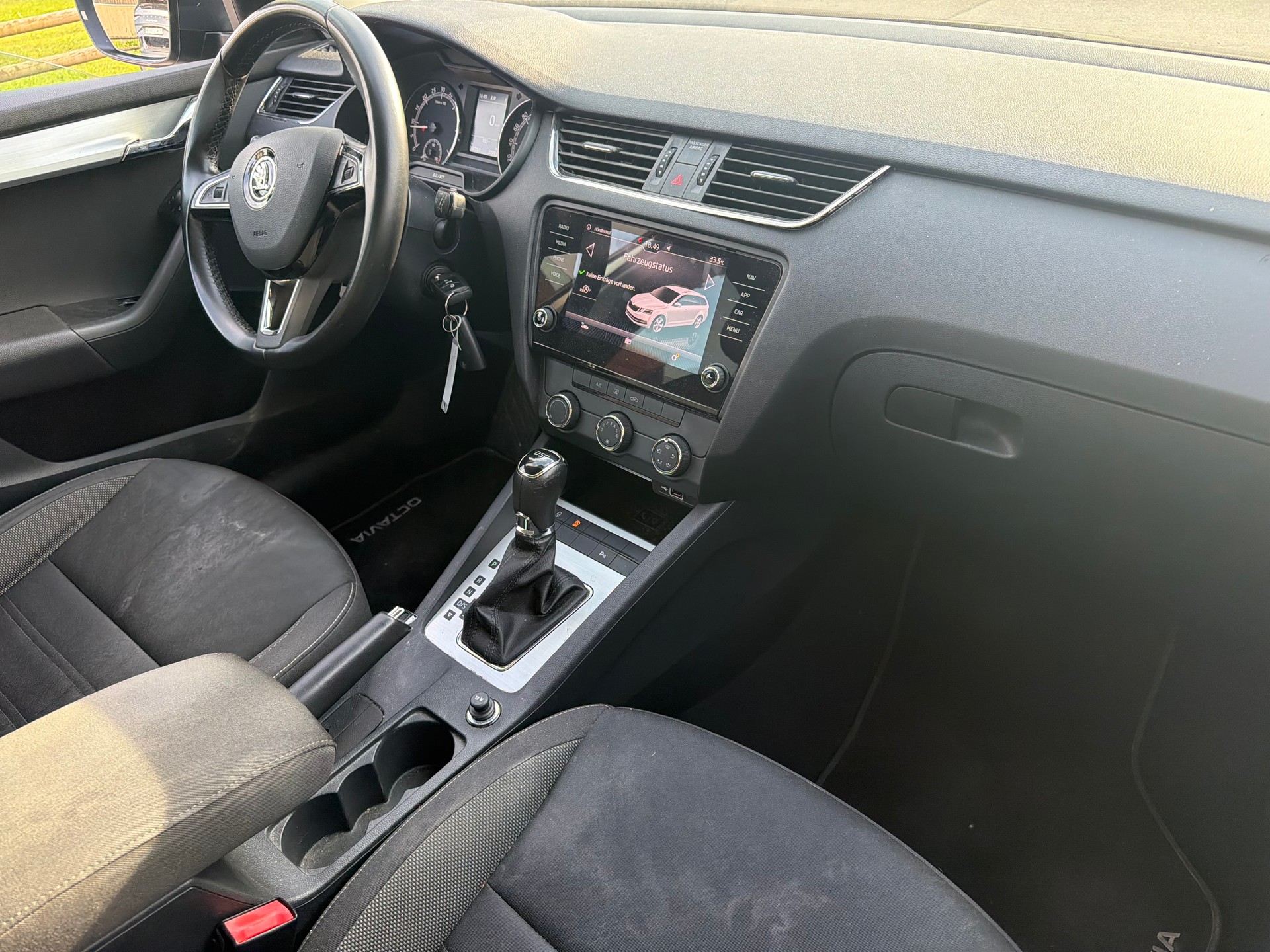 SKODA Octavia Combi 2.0 TDI L&K-image-4