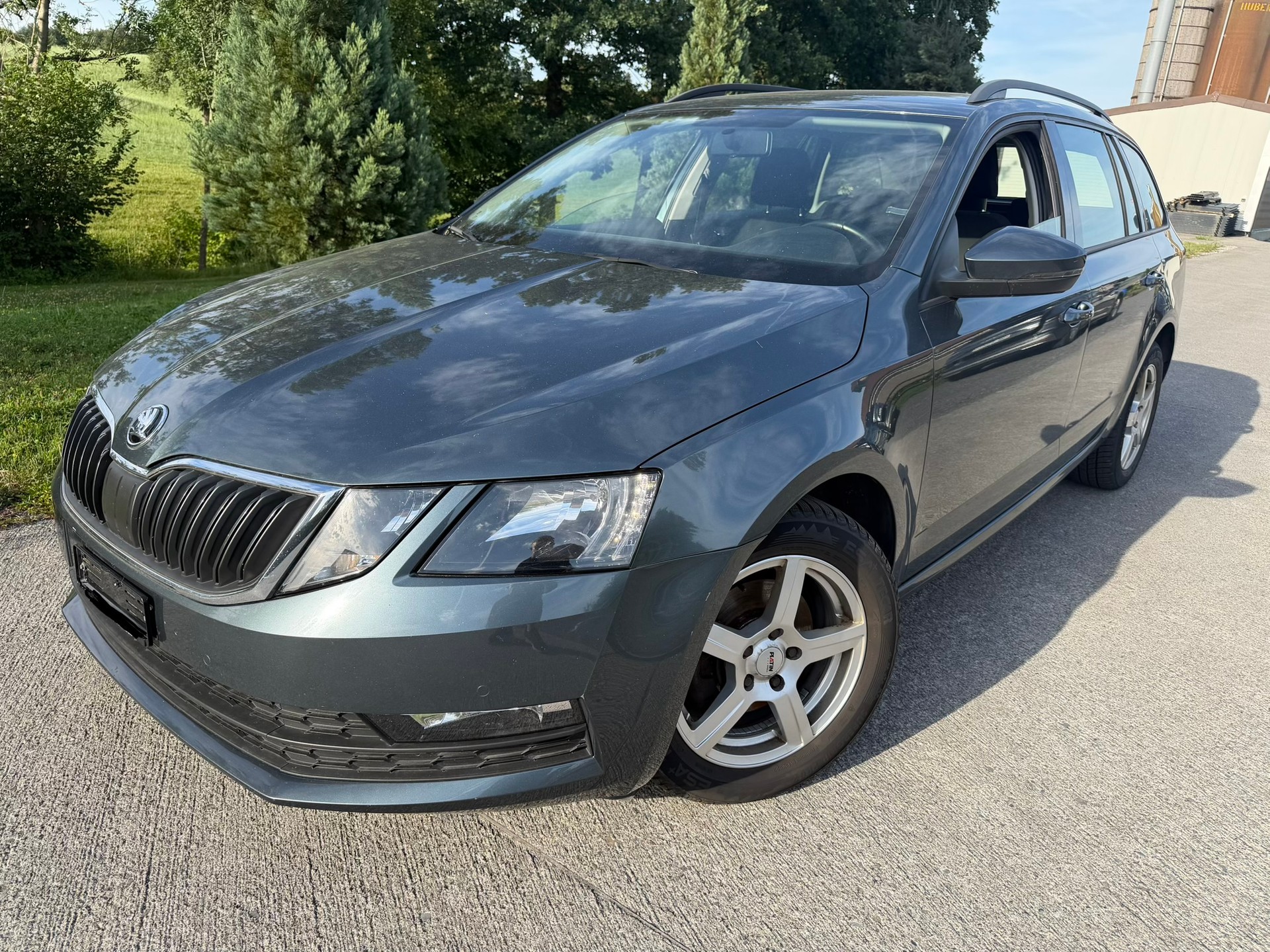 SKODA Octavia Combi 2.0 TDI L&K-image-1