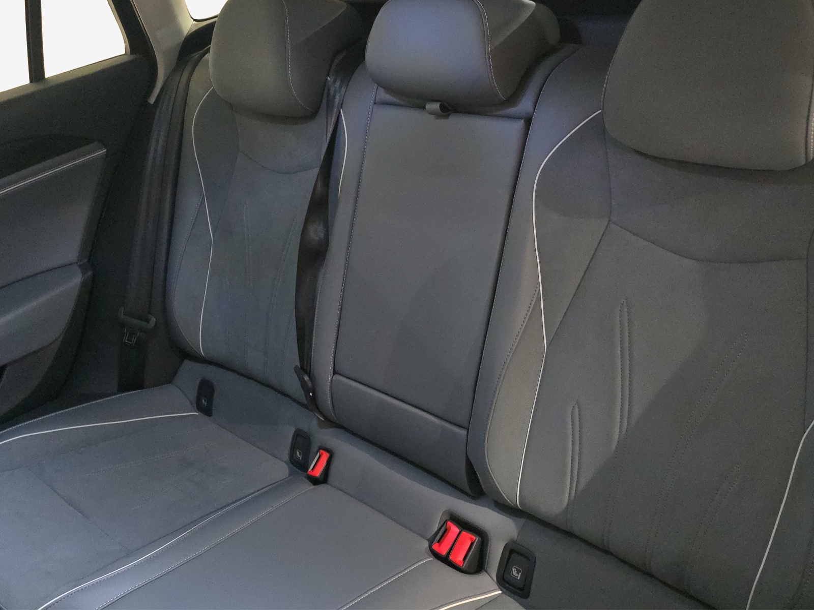 VW Passat Variant 2.0 TDI evo Business DSG-image-11
