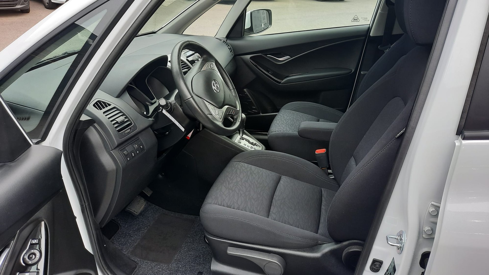 HYUNDAI iX20 1.6 Premium Automatic-image-3