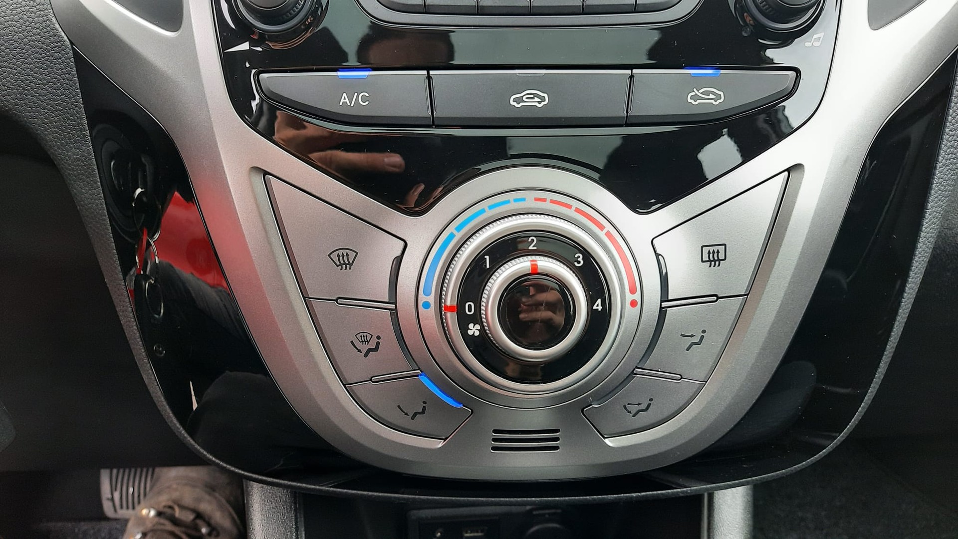 HYUNDAI iX20 1.6 Premium Automatic-image-11