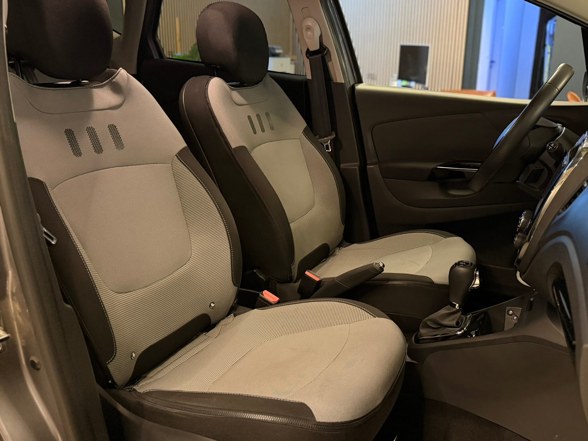 RENAULT Captur 1.2 T 16V Privilège EDC-image-14